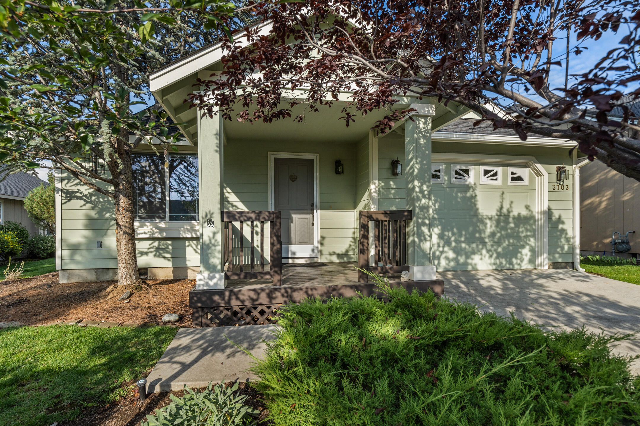 Impeccably maintained home in a hard to find 55 & over community in SW Redmond. Summer Creek is a private community w/ clubhouse & easy access to Hwy 97 + the RDM Airport. Located within a few blocks of the Greens at Redmond golf course. Open floorplan w/ plenty of windows creates an abundance of natural light throughout the entire home. Cuddle up next to the gas fireplace w/mantle in the vaulted great room. Kitchen ftrs breakfast bar, eating area, new luxury upgrades including all new SS appliances, double oven, quartz counters, & new full height subway tiled backsplash. One bedroom plus den or office space, currently used as a spare bedroom for guests. Bedroom ftrs full bath w/ step in shower. New furnace, new air conditioning, & new water heater. Refrigerator, washer & dryer all included. Extra wide extended single car garage. HOA covers all landscaping & yard maintenance. Beautiful concrete patio out back for entertaining plus covered front deck entry. Don't miss this one!