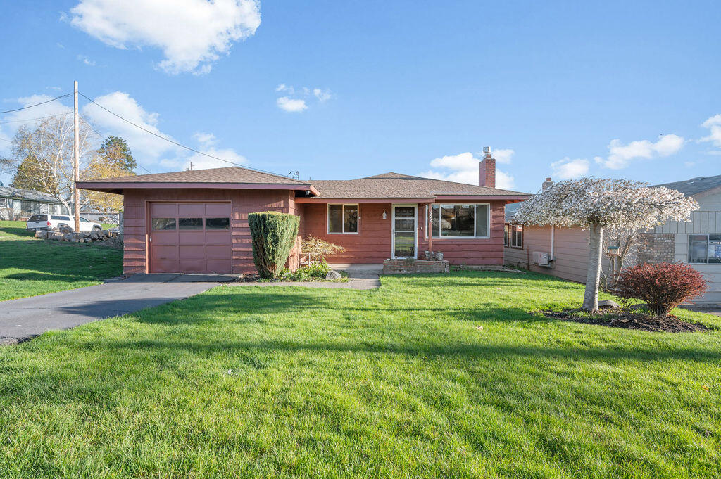 Buena Vista neighborhood in the city of Sunshine... Klamath Falls, Oregon!  Super good sense home on a corner lot with the ridge in the view from your large fully fenced backyard! Original wood floors, a cozy fireplace, dining area, 3 bedrooms and 2 baths are really all you need to be comfortable for a long time in this home!  Close to Oregon Institute of Technology, Sky Lakes Medical Center and Kingsley Field Air Base.  Minutes from the lake, parks, extraordinary birding and wildlife opportunities abound in the growing city of Klamath Falls.  Come and view this perfect home with more to see, single level and under $300,000.