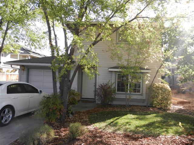 Super clean duplex in excellent condition and great location. Front unit currently rented. Private yards w/sprinkler system, garage for each unit. Appointment only please-thank you.