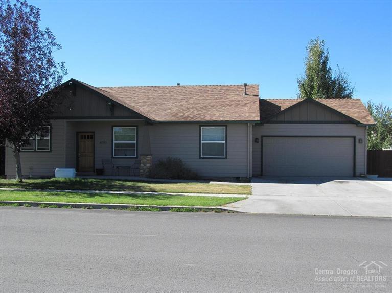 Very well maintained home inside and out with many upgrades. Mountain views from the master bedroom. Very convenient north east location. Nice corner lot and Mountain View Park is just down the street. Gather the friends around the outdoor patio with built-in fire pit for some great fall barbeques.