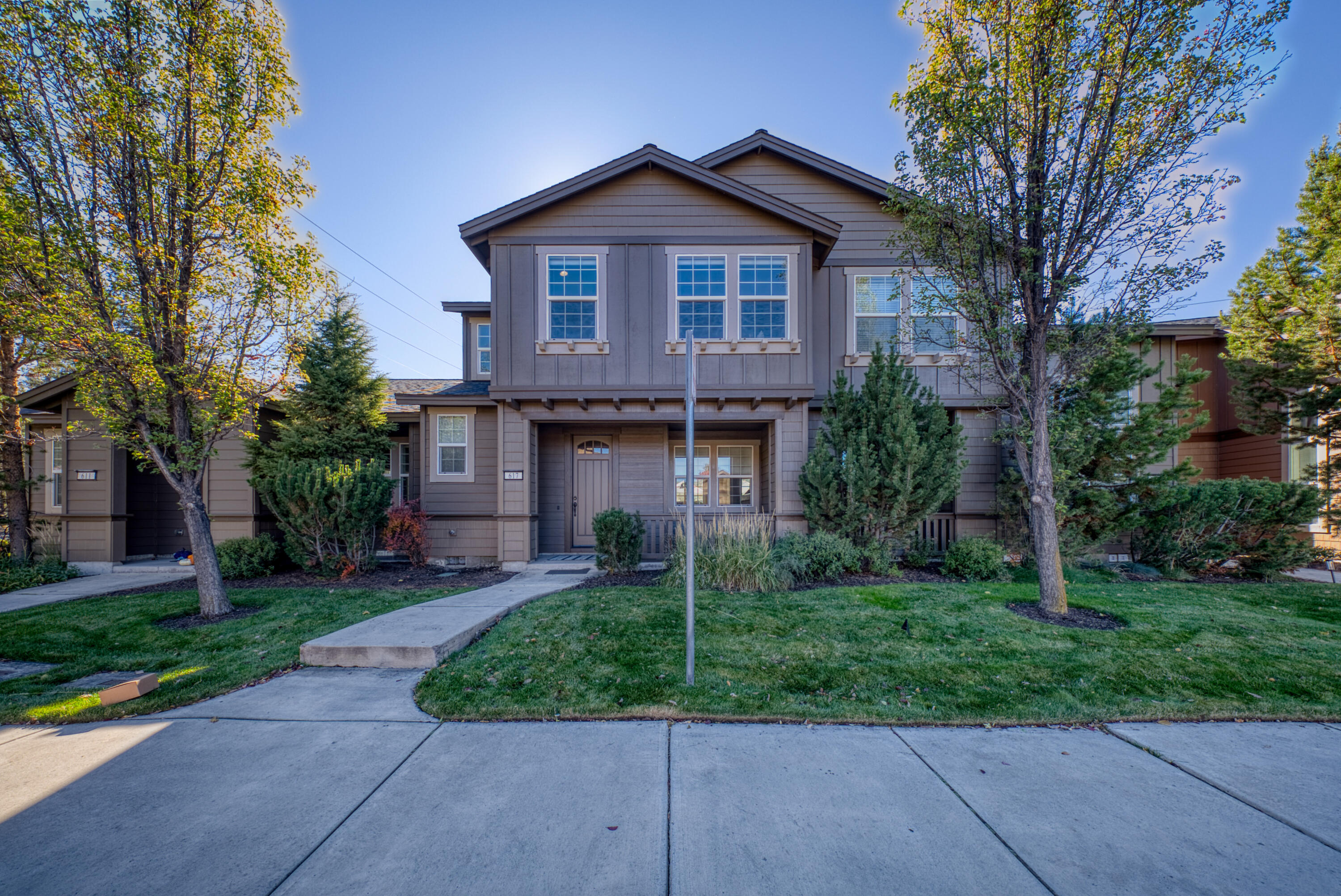 Perfectly perched on the bluffs just above the Old Mill District, this home puts you moments away from everything that makes Bend shine—shopping, dining, river trails, the amphitheater, and endless outdoor adventure.
Featuring the sought-after Umpqua floor plan, this residence offers a thoughtful layout that feels both spacious and inviting. Enjoy a privately landscaped courtyard ideal for morning coffee or evenings under the stars, plus a two-car garage for all your Bend gear.
Whether you're looking for a first home, a weekend retreat, or a low-maintenance getaway in one of Bend's most desirable locations, this is the place to fully embrace Bend living at its finest.