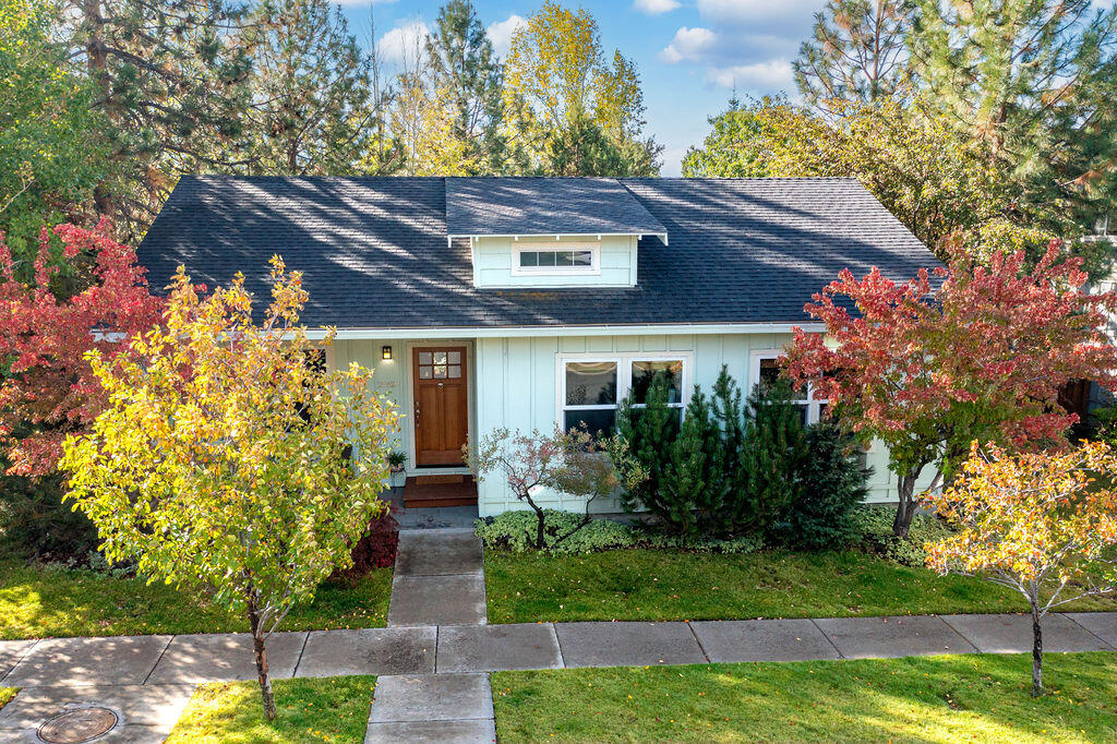 Cute and comfortable NW craftsman home in the Foxborough neighborhood of SE Bend. This single level floorplan incorporates a great room concept with granite counters and stainless appliances in the kitchen and a cozy living area centered around a gas fireplace. The inviting front porch and fenced backyard with deck offer both curb appeal and practical livability. The close proximity to a park and The Old Mill District make this home a must see.