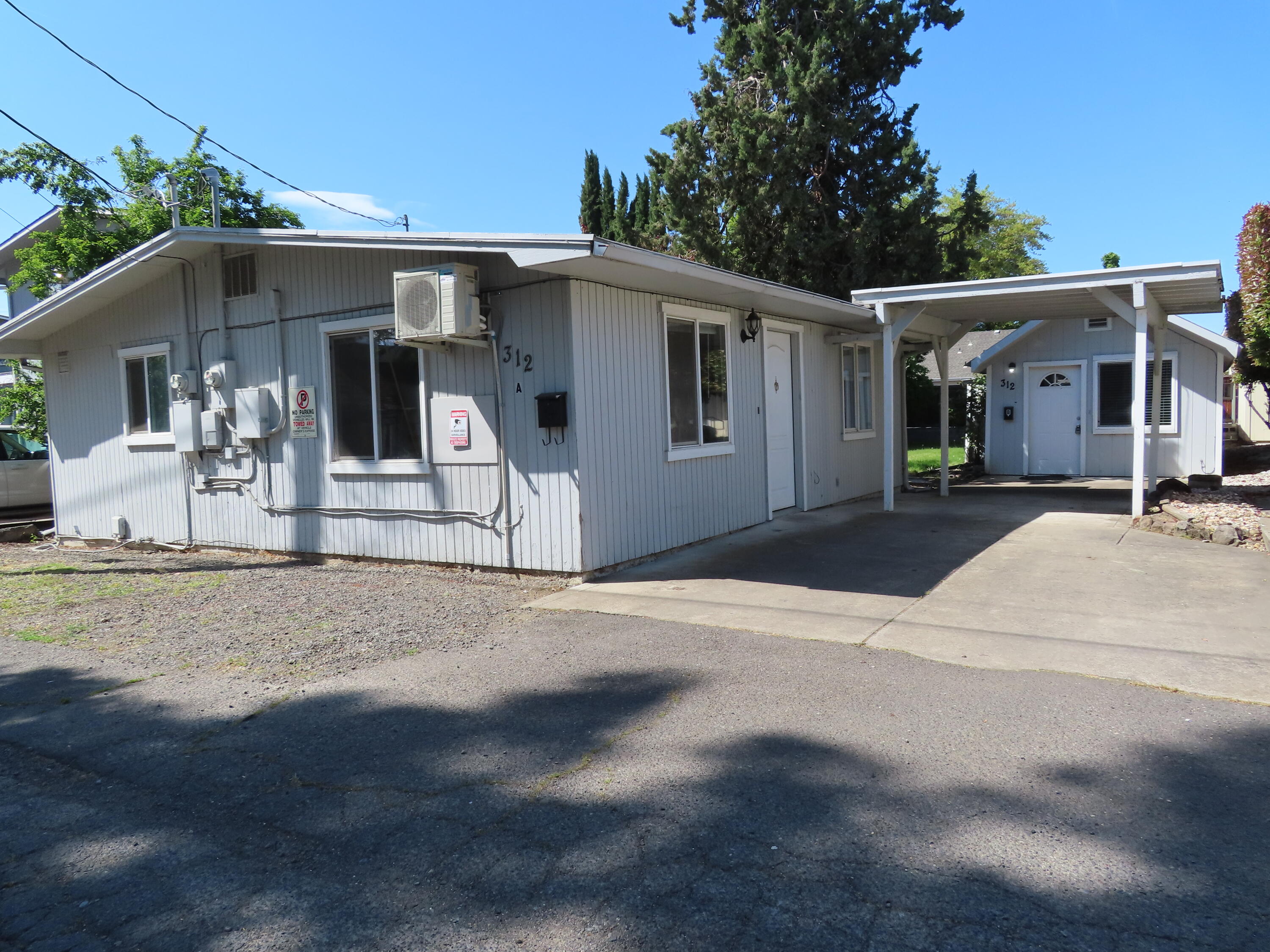 Close to the park, shopping, the Movies and medical this location is great!  There is an additional studio with a full bath sink, kitchen with granite counters,  set up would make a great separate living space and makes the total combined space a 3 bed 2 bath!!  Total combined Square footage is 1068, Large back yard with a fenced kennel area for your pets! Why rent when you can own at this price?   This could also be a great little business spot for a hair salon, message or office business.   Lots of possibilities for business at this location.