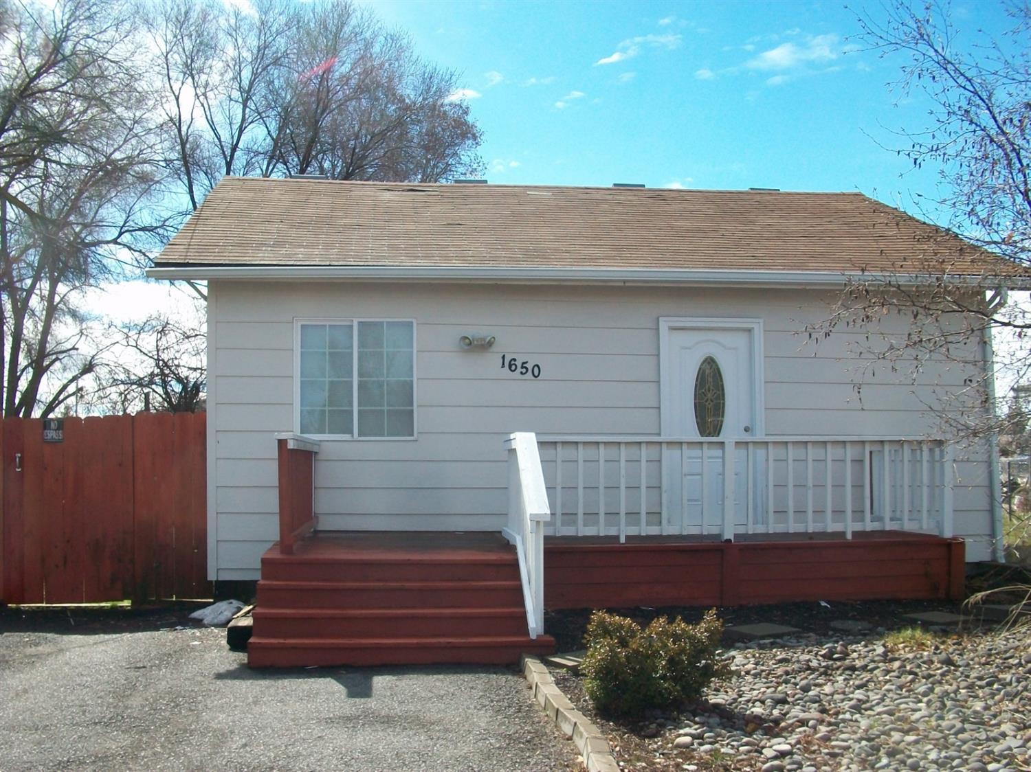 Cute updated 2 Bedroom, 1.5 Bath Cottage features fresh paint inside and out, all new flooring, new cabinets, new hot water heater, new kitchen, vinyl dbl pane windows with new blinds. Detached one car garage with carport. Large fenced yard with a concrete patio. Close to schools, shopping, OIT and Sky Lakes Medical Center. Off street parking and space to park a camper or trailer. All of this at the end of a cul-de-sac.