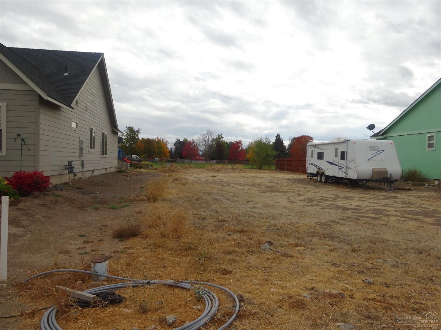 Bare Level lot to build your dream home. Lot backs up to Quince park with walking trails. Great location and neighborhood, close to schools, shopping and dining