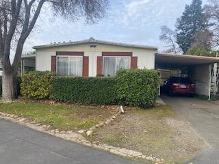 True Fixer Upper.  Priced to sell.  3bdrm 2bath 1248 Sqft mobile home built in 1972.
Needs paint. flooring, appliances. and new windows,.  Home is in great condition just needs  a fresh start.  Tandem Garage ..Corner lot.  Space rent is $965.00.  Required Monthly income $2900.