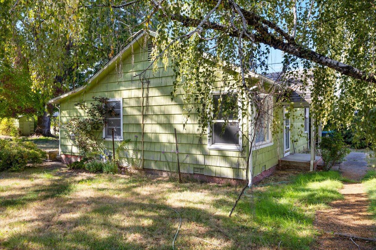 Nestled between Southwest Medford and Jacksonville, this level .83-acre lot offers both convenience and opportunity. The 747 sq. ft. main home features hardwood floors, updated double-pane vinyl windows in the front, and natural gas. It could be converted into an ADU while you build your dream home, or developed as an investment property. Buyer to conduct their own due diligence.