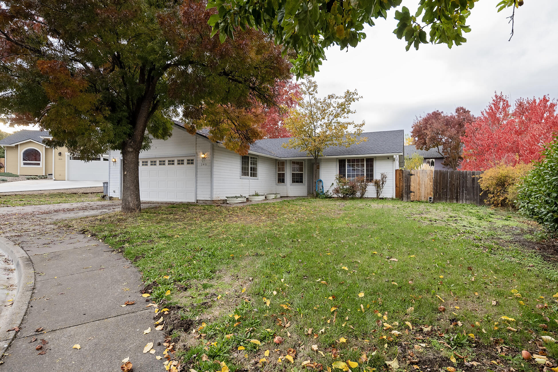 Located on a peaceful cul-de-sac, this lovely 3-bedroom, 2-bath home offers comfort and convenience on one level. The floor plan features a welcoming living room that flows into the dining area and kitchen. Recent updates include laminate flooring, and carpet.  A sliding glass door off the dining area leads to a spacious backyard, ideal for relaxing or gardening. The primary bedroom includes backyard access through a sliding glass door, a walk-in closet, and an en-suite bathroom with dual vanity.  VIEW BY APPOINTMENT ONLY!