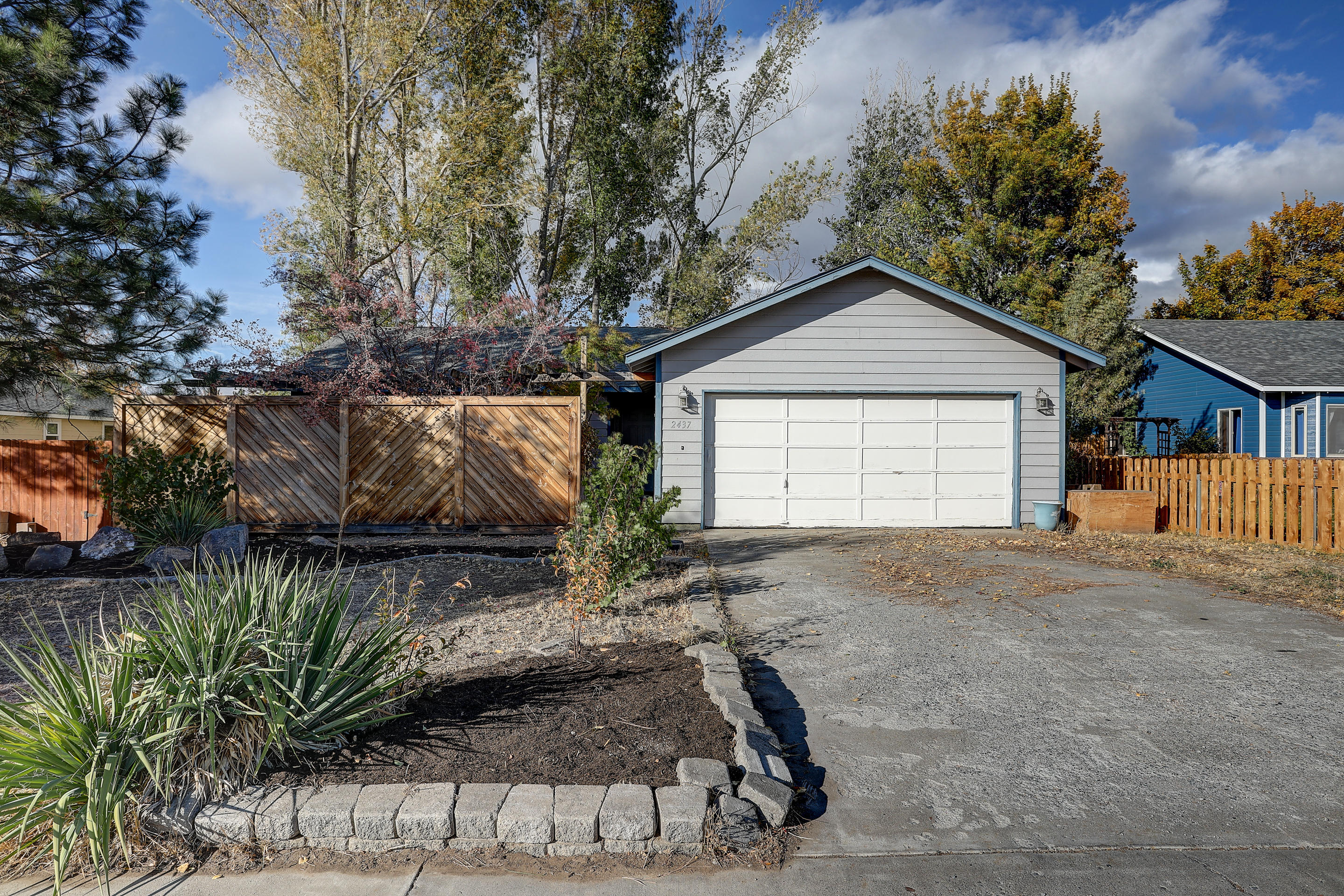 Darling single-level home in an established Redmond neighborhood! Features include vaulted ceilings, new flooring, and updated master bath. 1471 sqft with 3 bedrooms, 2 bathrooms, living room, kitchen with center island, eating area, and family room! Huge pantry and laundry room. Good sized lot with a covered front porch with hot tub and a big back deck! Great location, close to schools and shopping.