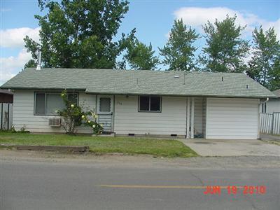 Nice multi family residence in a well established neighborhood. This property will be great for the first time home buyer or investor. Purchase this property for as little as 3% down! This property is approved for HomePath Renovation Mortgage Financing.