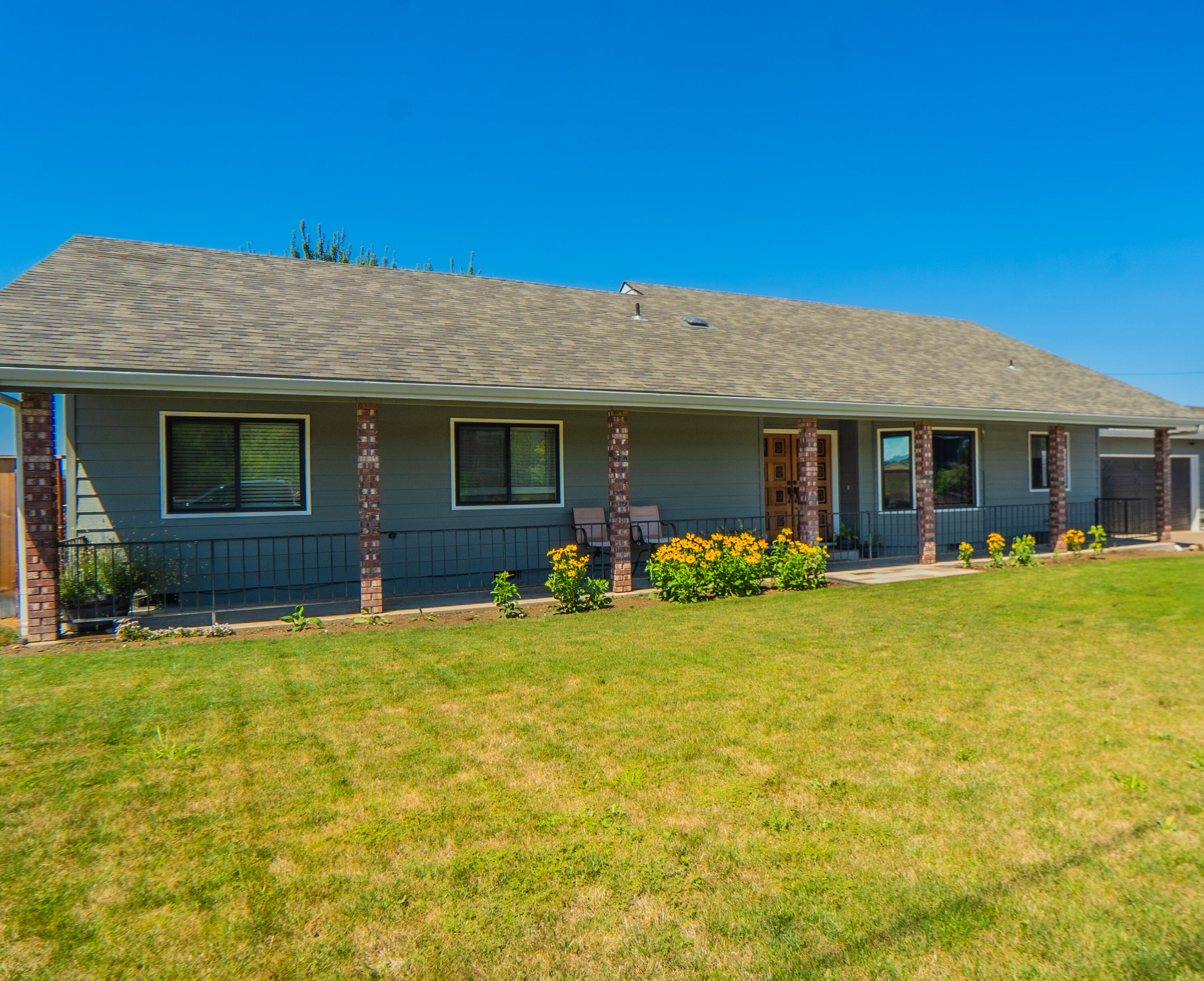 Welcome to this beautifully maintained 3-bedroom, 2-bath home located in a desirable East Medford neighborhood. Offering 1,681 square feet of comfortable living space, this home features a functional layout perfect for both everyday living and entertaining.
Enjoy a spacious primary suite with a walk-in closet and private bath, a bright and airy living room, and a well-appointed kitchen with ample cabinetry and counter space with updated range and double ovens in 2023. Exterior was painted in 2023.  Step outside to a fully fenced backyard—ideal for pets, play, or relaxing evenings under the stars.
Additional highlights include a two-car garage, mature landscaping and close proximity to parks, schools, shopping, and medical facilities. Don't miss this opportunity to own a lovely home in one of East Medford's most sought-after areas!
Priced at $460,000 — this East Medford gem is ready to welcome you home.