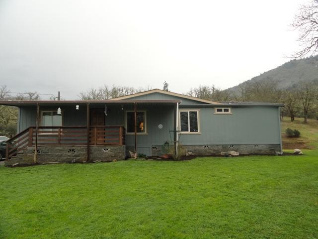 Very clean well kept home with great views out over the valley - a lot of room to do all kinds of things with the land. The home is open and spacious with lots of large windows. Lots of cabinets in the kitchen. Separate living room and family room. The air conditioning is a swamp cooler.