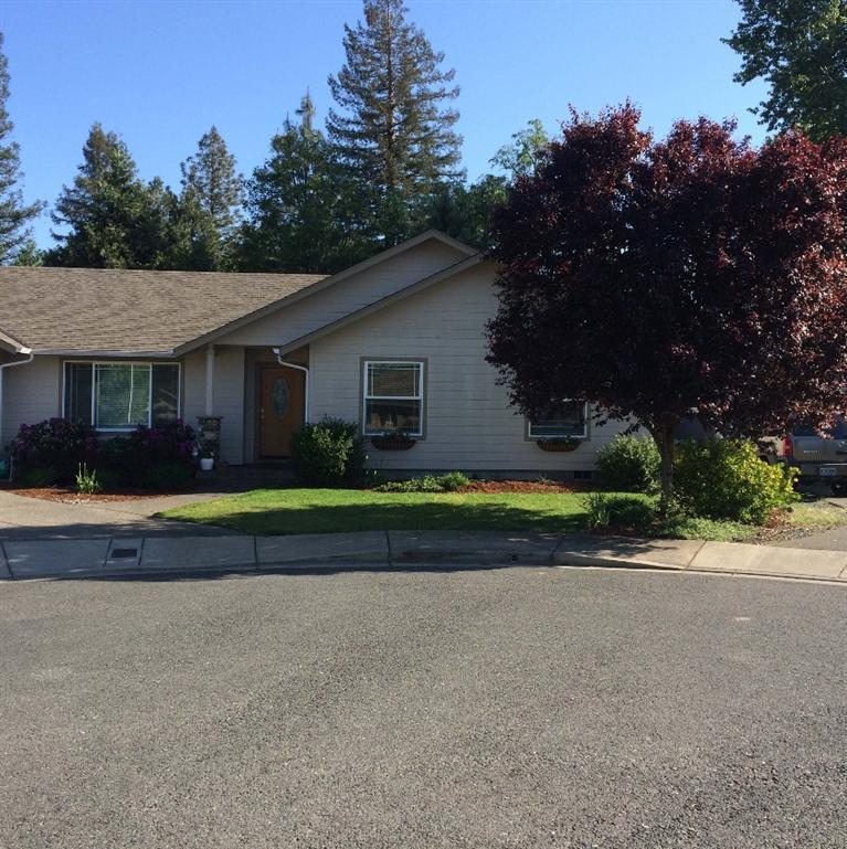 Beautifully maintained home, Eastwood built, located in a delightful and quiet setting on the edge of town. Green space to the rear of property promotes a restful country feel. Vaulted ceiling, slides off master, this home is serene and comfortable.