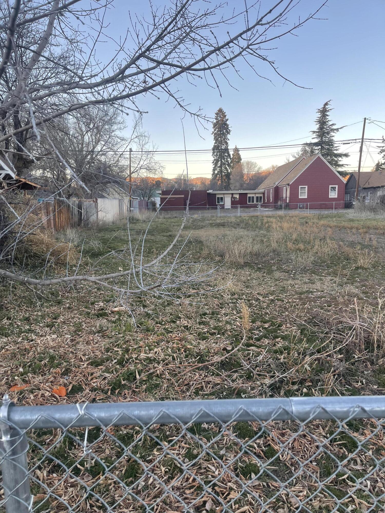 This 0.21-acre lot is ready for your next project! Build your dream home, develop a multi-plex, or place a manufactured home—the choice is yours. Utilities are available at the street, the property is fully fenced, and offers convenient access from the back alley. Don't miss out on this versatile investment opportunity!