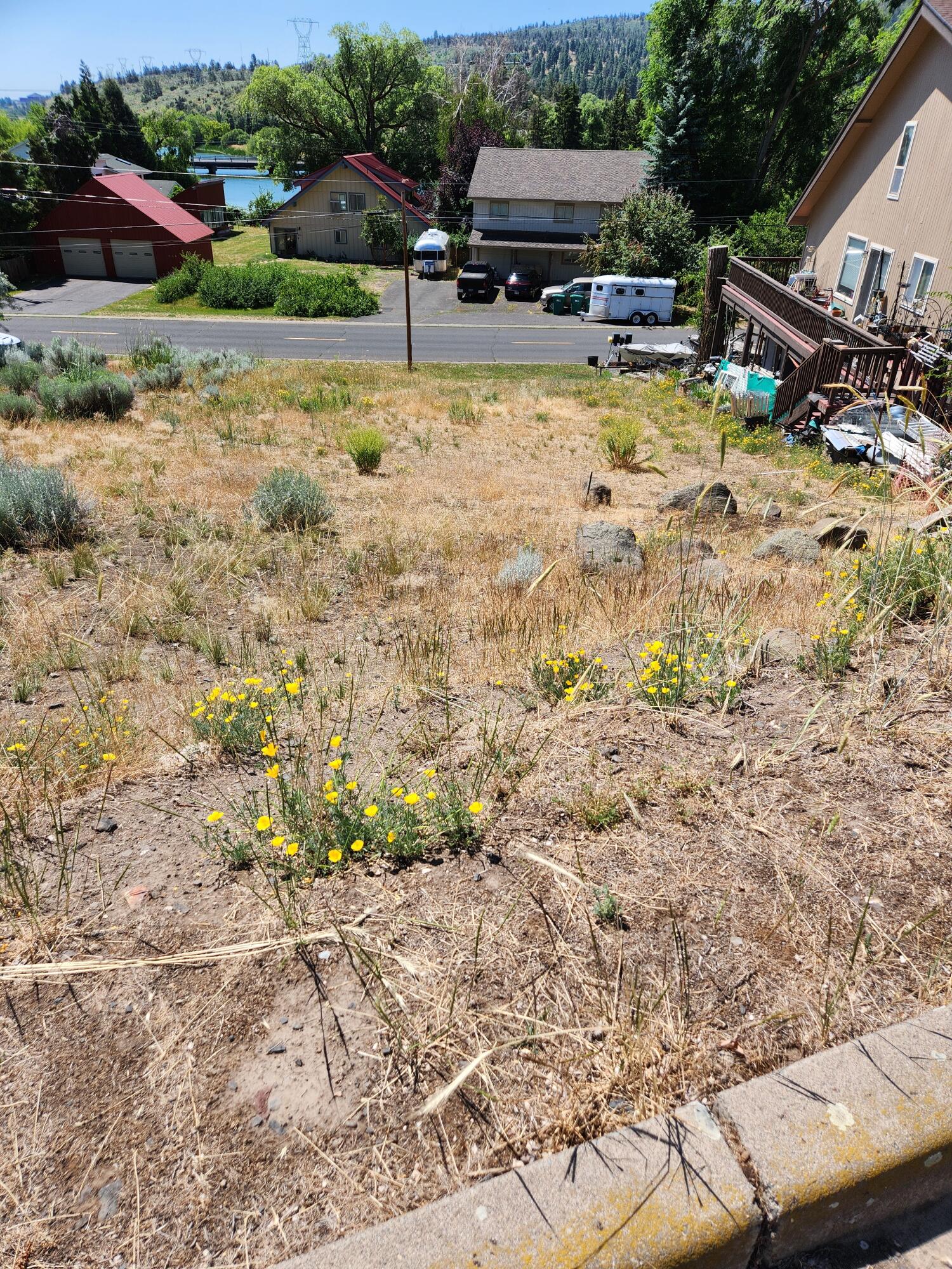 This lot has views of the mountains. Klamath Lake is just across the street where you can walk to the Yacht club and Harbor Isles golf course. The hospital is 10 minutes away. Buyer to do their own due diligence regarding building regulations, permits, zoning and utilities to the lot