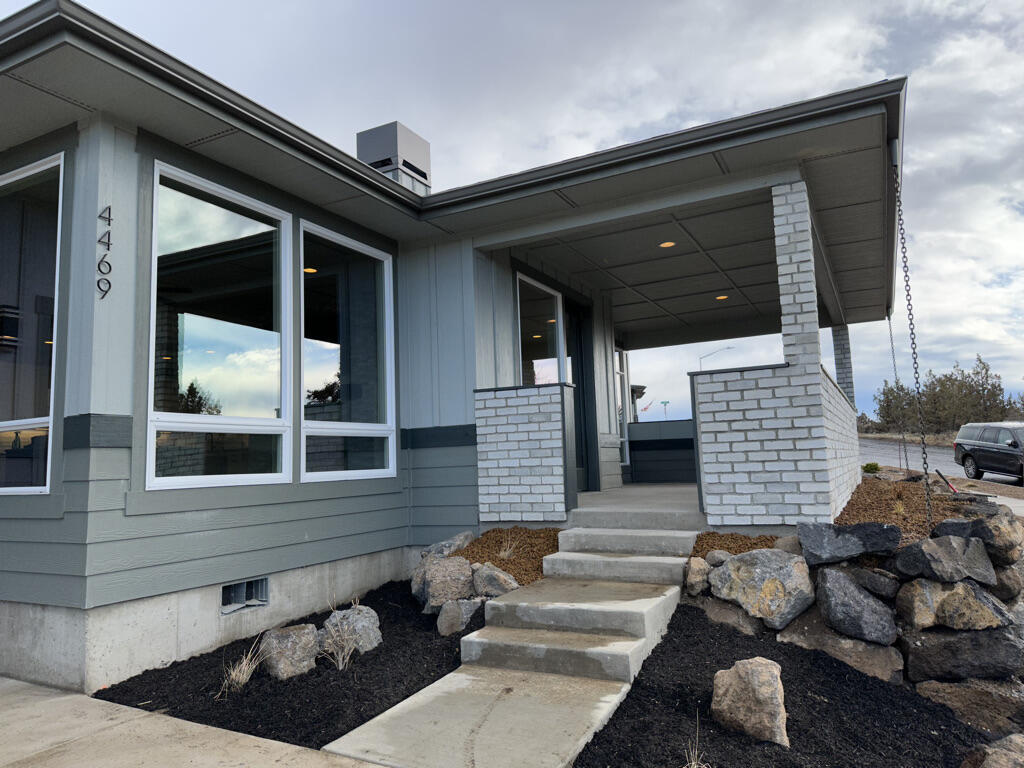 Beautiful Talmage Construction Home. Entered for Comps only.