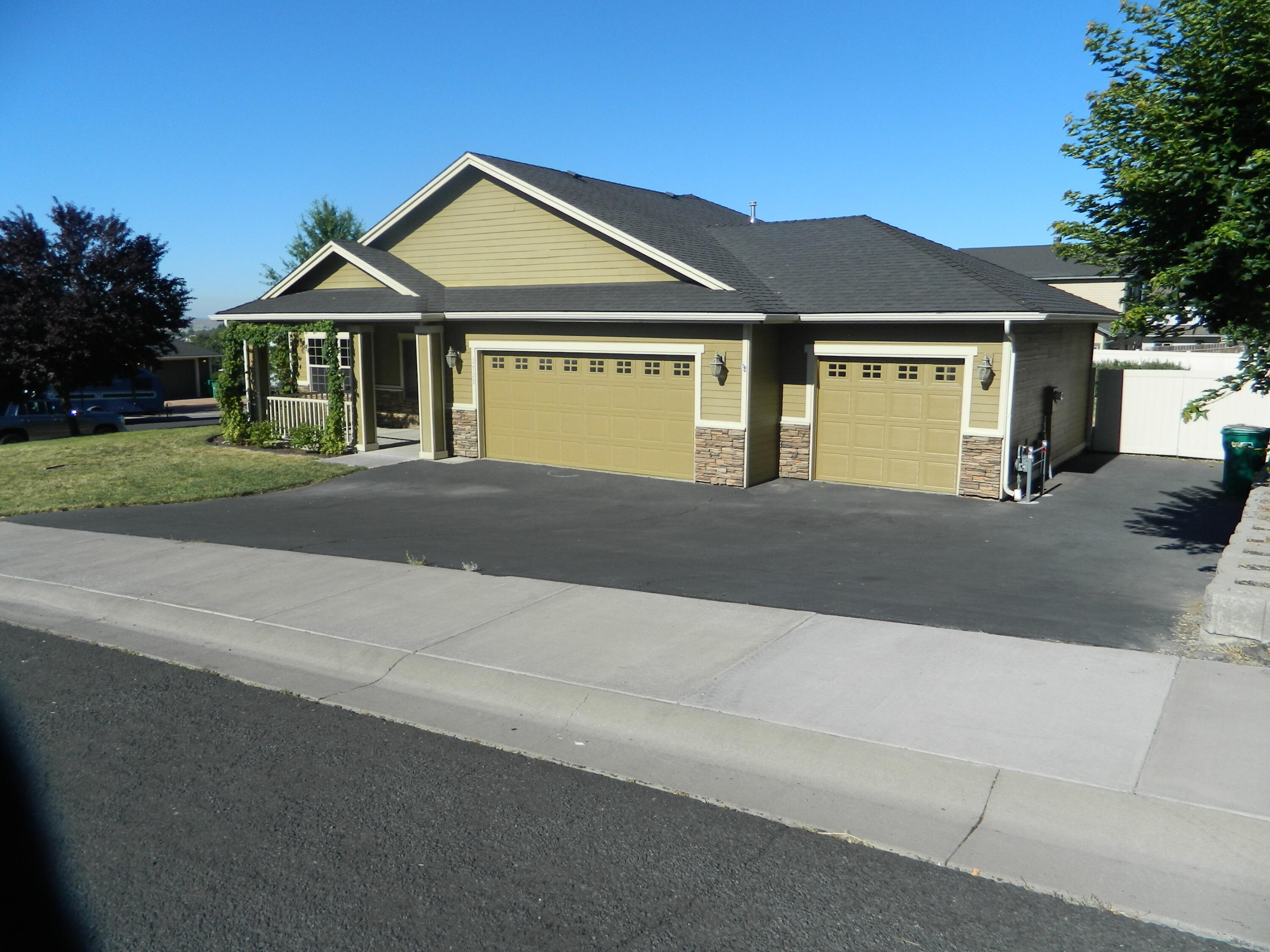 Come check out this well maintained home in the Sierra Heights neighborhood. This 3 bed 2 bath, 1732 sq ft home has a large great room with a gas fireplace and is open to the kitchen where there is an abundant of storage and island with seating around it. The kitchen has granite counters and a pantry. Looking for a split floor plan? well, it has that too. Need extra parking? There is a large 3 car garage for an extra special toy or two. The large back yard has vinyl privacy fencing all around. It is on a large corner lot. Don't miss out on this one