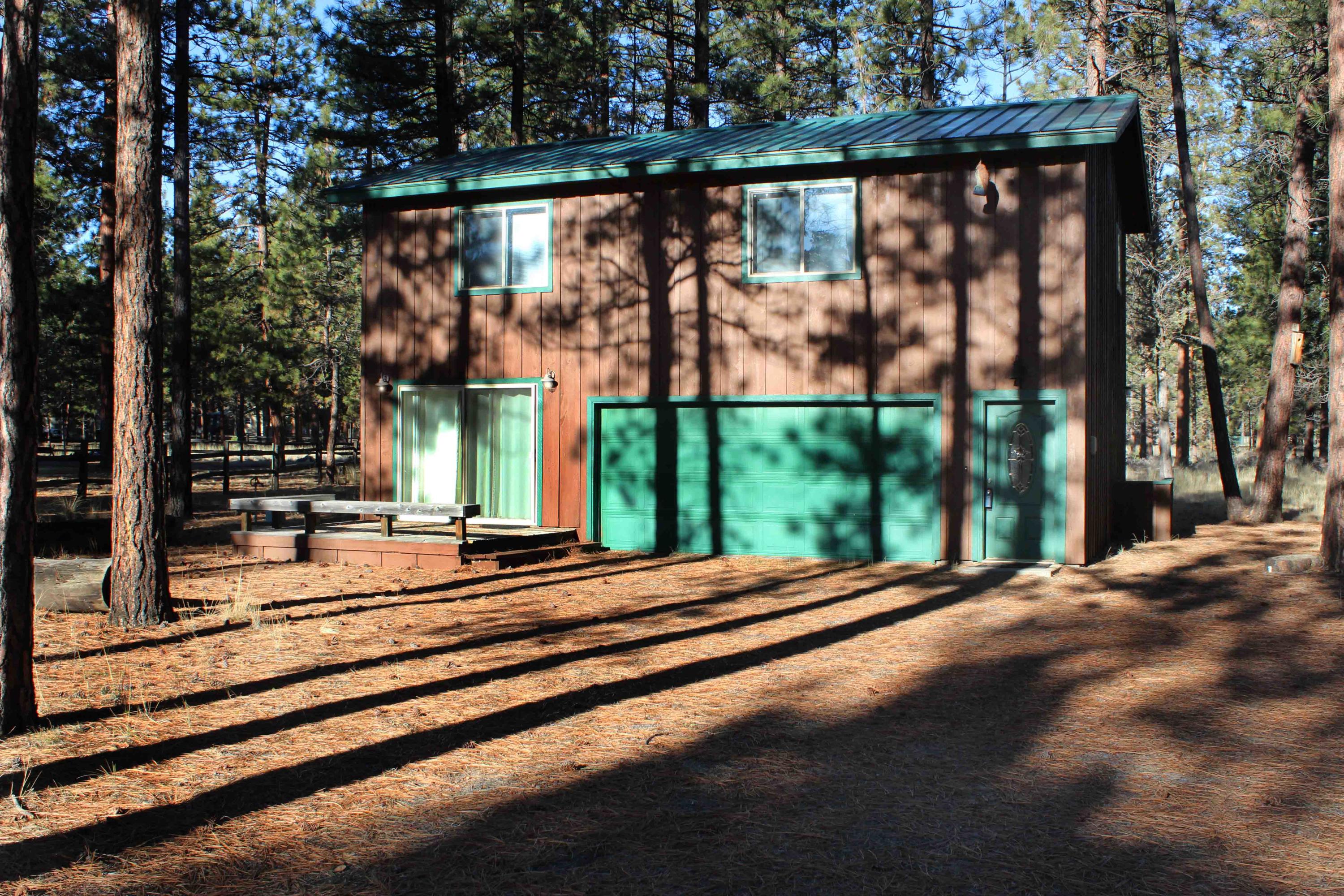 Great opportunity to make this home what you want it to be! This cabin in the woods is nestled in soaring pine trees on a quiet cul-de-sac. The beautiful wood ceiling sets the stage for this cozy home. Tollgate has great amenities to enjoy and is located near HooDoo and Sisters. Come enjoy all that Central Oregon has to offer!