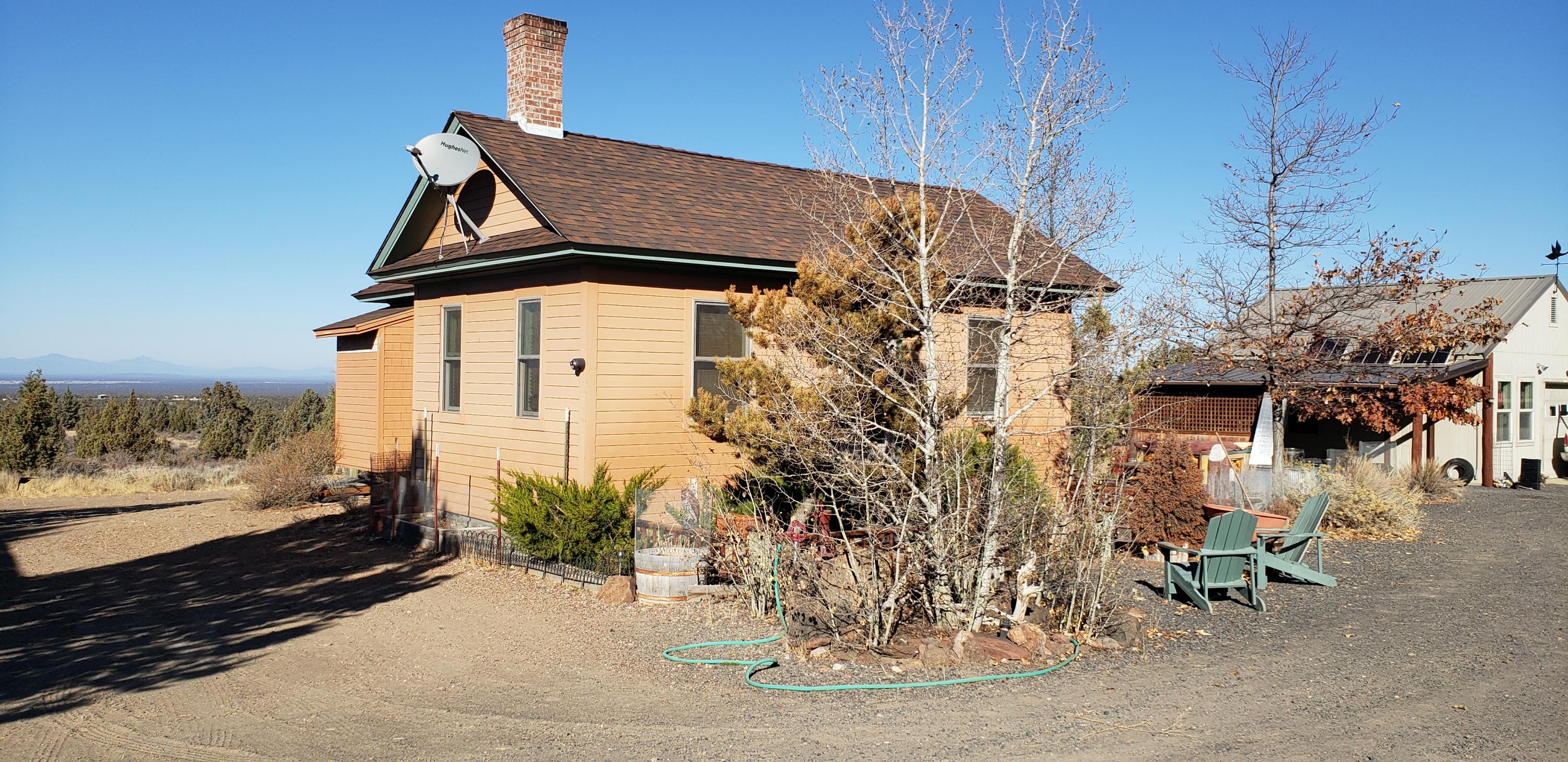 Watch the sunset over the Cascades in your off grid home.10 acres of your own. Stargazers delight. 24x24 detached garage. Onan 20KM generator. There is a garage to work in or park your car.