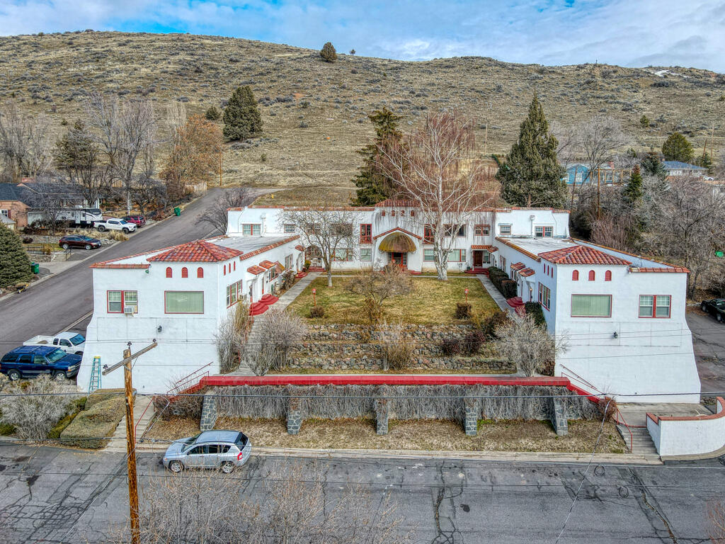Located in the Pacific Terrace neighborhood, this stylish 13 unit property overlooks Klamath Falls. A county seat, Klamath Falls boasts 300 days of sun per year and is a gateway to many popular outdoor recreation opportunities and is home to an Air National Guard base, the Oregon Institute of Technology, Klamath Community College, and Sky Lakes Medical Center, the largest employer in the area.

Current ownership has removed trouble tenants and has proven high rents on units with innovative use of medical professional housing website. More upside remains with high demand for this sort of housing. An enterprising new owner could possibly work with the hospital to turn some or all units into dedicated housing for traveling and temporary medical staff.