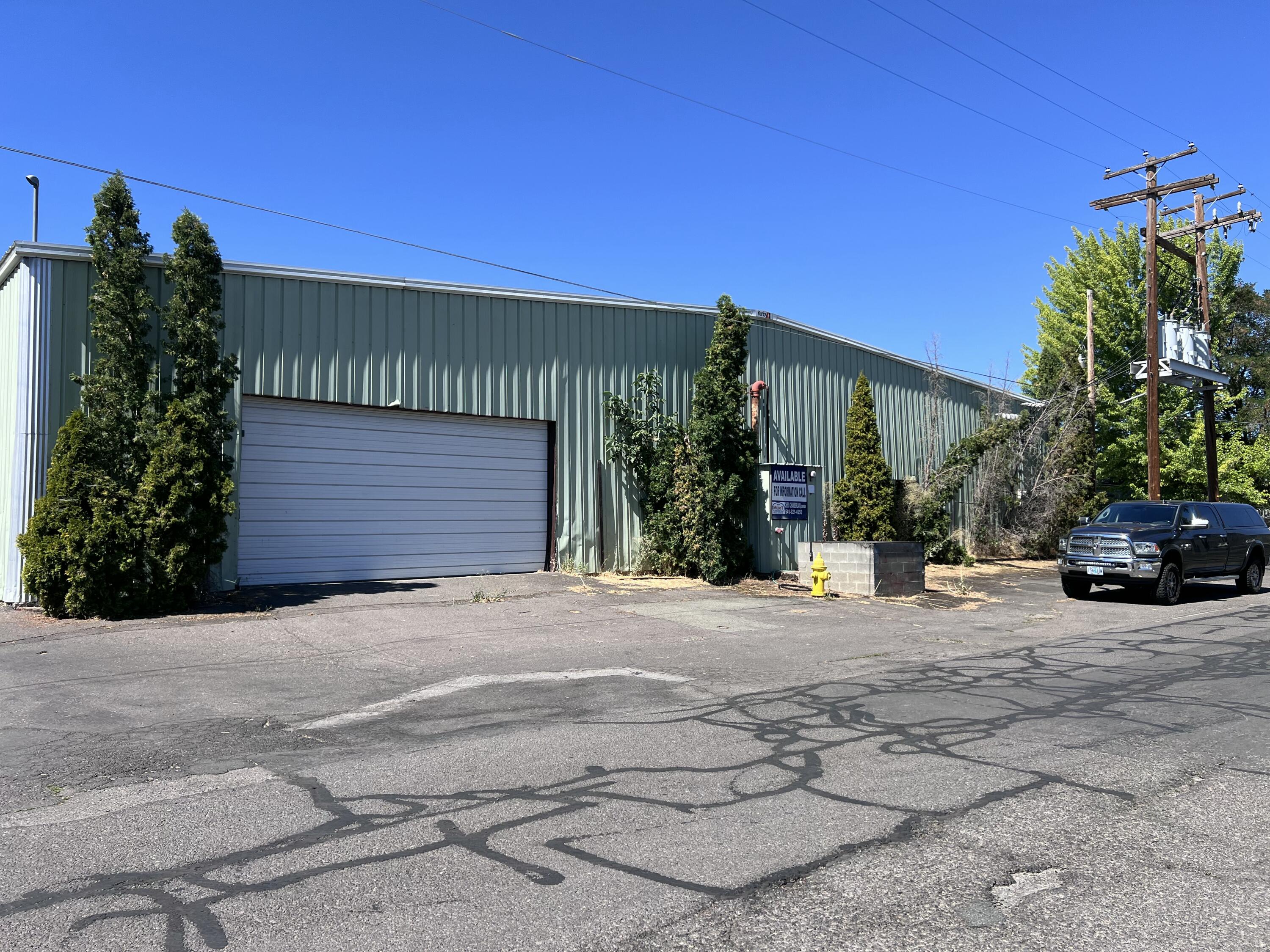 20,000 Sf. Industrial Building For Lease in the heart of Phoenix.  The building is sprinkled, free span, has a small lot, and Heavy Power.  Additional space may be available.  

Notice:  No warranty or representation, express or implied, is made as to the accuracy of the information contained herein; all information contained herein is subject to change, errors, and omission, and is subject to your independent verification.