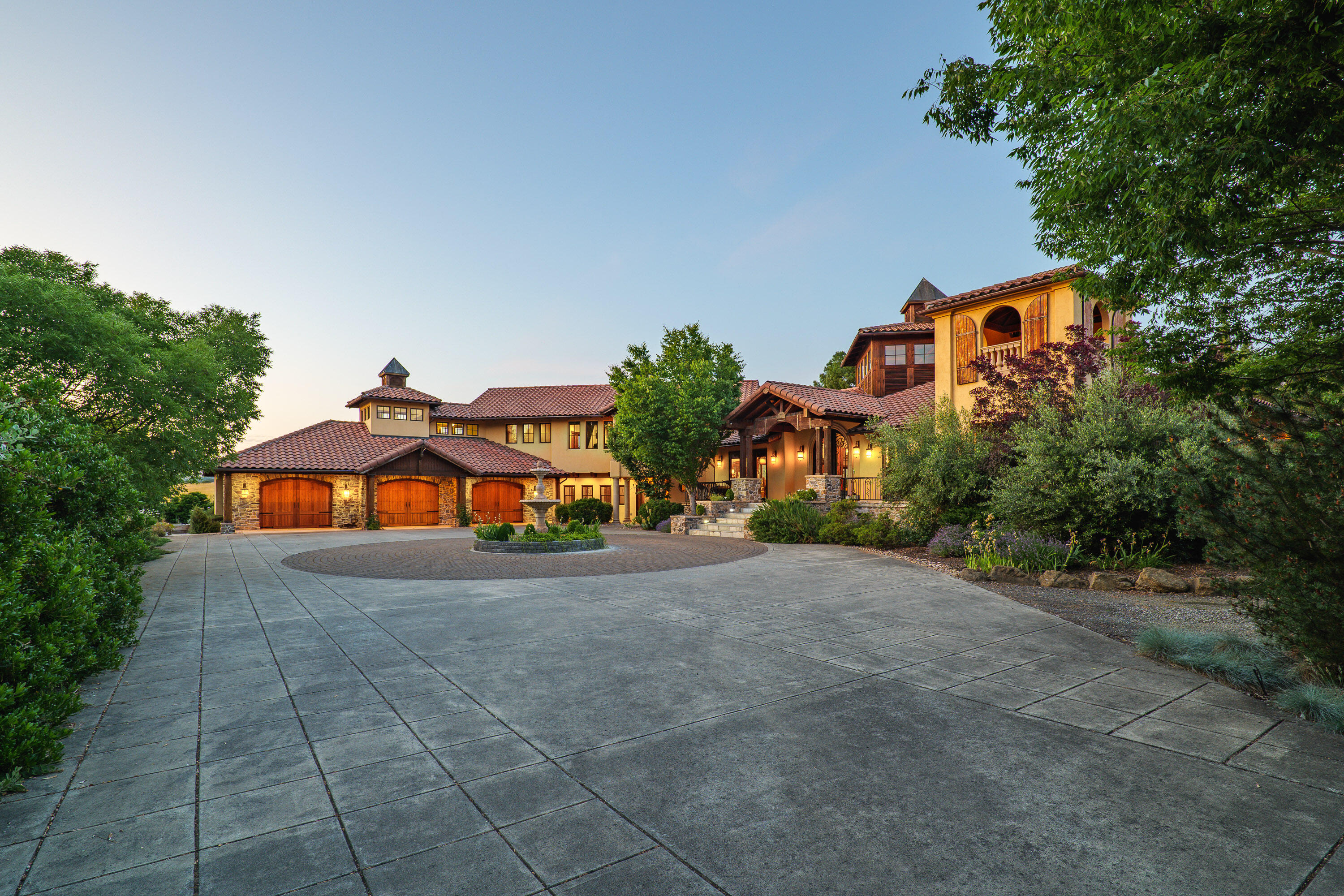 Exceptional luxury estate in the heart of Southern Oregon's Rogue Valley. Set on 20+ acres with TID water rights, this Mediterranean-style property offers stunning views of Roxy Ann Peak & Mt. Ashland, a private yet convenient location, & top-tier infrastructure. The 5,457 SF main house features soaring ceilings, a gourmet kitchen primed for entertaining, spa-inspired primary suite, & countless custom details. Resort-style outdoor spaces include a custom rock pool & separate stone hot tub, outdoor kitchen, & lush landscaping. A detached guest casita offers vaulted ceilings, stone finishes, & wraparound covered deck. Equestrian-ready barn includes stalls, tack room, turnouts, & riding arena. Located just minutes from downtown Medford, the Rogue Valley International Airport, & Ashland, this estate blends elegance, utility, & lifestyle. Also positioned just minutes from the Centennial Golf Course and surrounded by vineyards, boutique farms, and outdoor recreation!