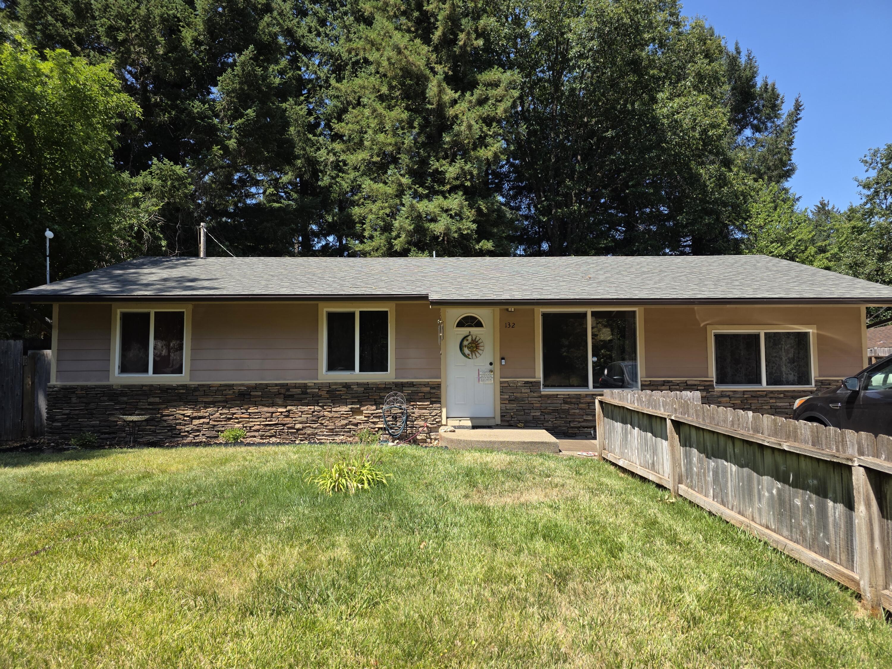 Plenty of room with 1.824 square foot home that offers 3 bedrooms and 2 baths on .23 of an acre. Enjoy the open-beam ceiling and a stonework fireplace in the great room.  A bonus room that's perfect for an office or sewing room.  The property is conveniently located near schools and a community park.  

All information is deemed accurate but not guaranteed and subject to change at any time without notice.