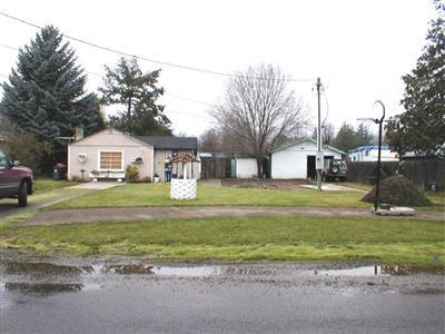 Cute cottage on .4 acre with irrigation, space for manufactured home or build home. 34x75 foot print available with gas, water, sewer & electrical ready to go, county recognizes 2-homes, seller has zoning information sheet.