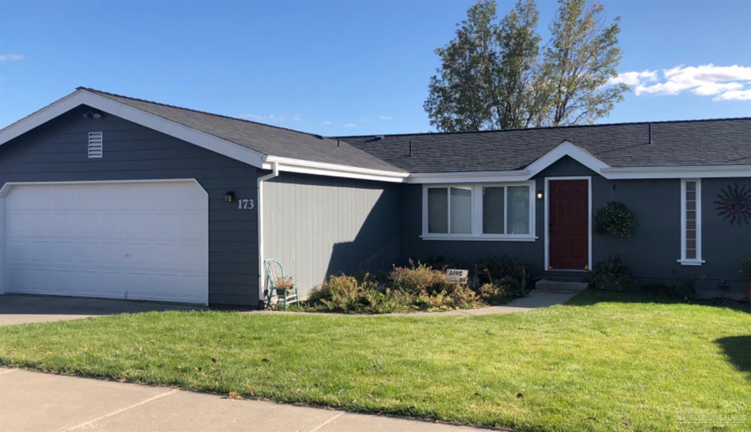 <p style=margin: 0px;>This is a beautiful newly remodeled manufactured home, in quiet neighborhood.</p><p style=margin: 0px;>Close to shopping and schools. New Roof, Fresh Paint inside and out. Gorgeous kitchen with new Black and Stainless steel appliances. Very open floor plan.Large Back Yard includes children's play structure. Central Air Condition and Heat. Propane Jotul fireplace. Hard Wired Security system.</p>