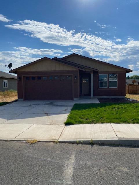 Gorgeous Newer 3 bedroom 2 bath home!
Hardwood floors, tile entry, granite counters!!!
Custom built cabinets. 
Attached 2 car garage with opener. 
Large lot, .17, with Landscaped  yard including in ground sprinklers!