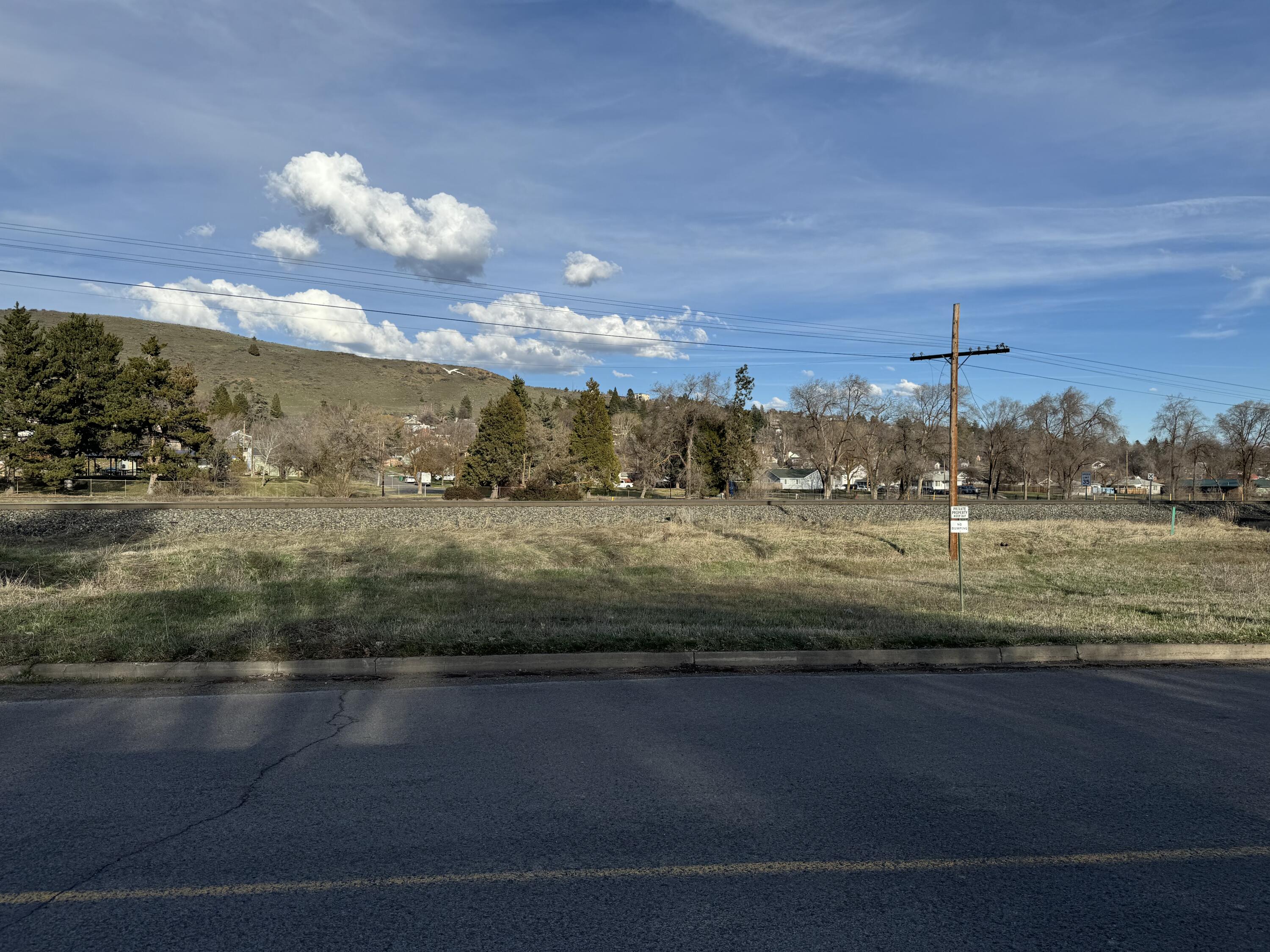Triangle-shaped lot in the Hot Springs Subdivision. Prime location close to Skylakes Medical Center and Oregon Tech. Very desirable area. City water goes by the in the front and sewer goes by the back. Seller is a licensed Oregon Principal Broker/Appraiser
