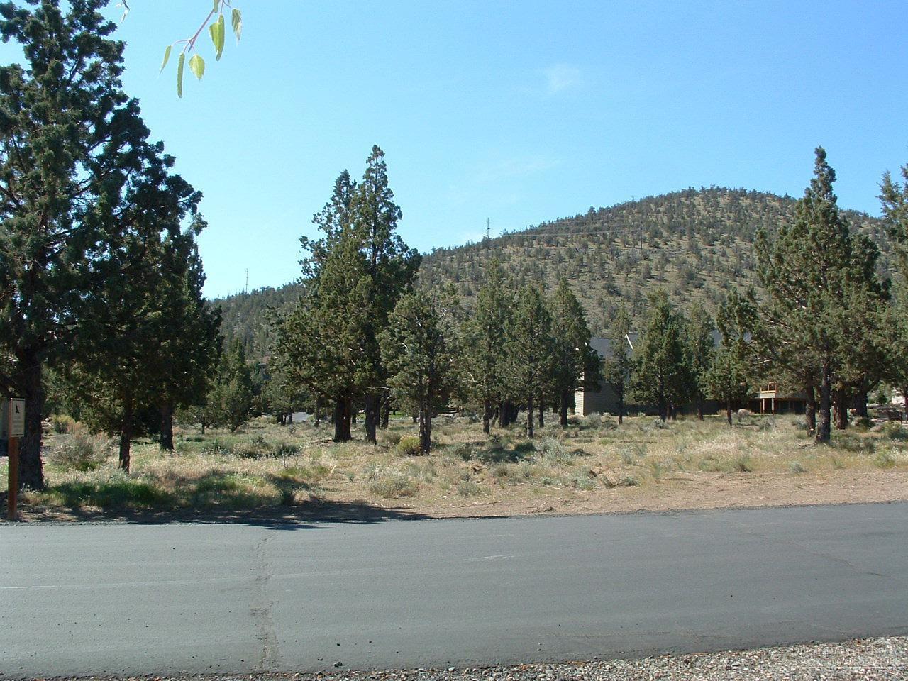 Great Building Lot, Backs up to common area with views of Cline Butte. Very Flat easy to build upon. Great Neighborhood. Enjoy Eagle Crest to its fullest! All the wonderful Amenities, 3 Sport Centers, Indoor and Outdoor Tennis, Swimming, Basketball, Pickleball. Miles of Biking and walking paved paths. Also, Enjoy Central Oregon Sunshine!