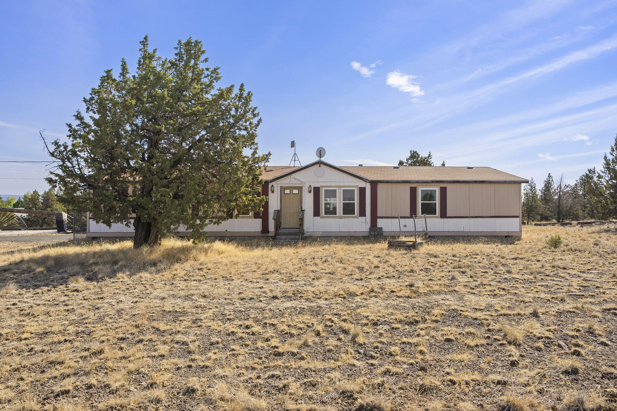 Endless Potential on 9.85 Acres in Juniper Canyon!
Looking for land, views, and a project with serious upside? This 4-bedroom, 2-bath manufactured home sits on nearly 10 acres in scenic Juniper Canyon, offering privacy, space, and stunning panoramic views.
The home needs significant work—perfect for investors, handy buyers, or those looking to build equity with some sweat equity. The 20x30 concrete pad with power is ready for a shop, garage, or additional structure, giving you a strong head start on expanding your vision. New windows installed 2-3 years ago.
Surrounded by natural beauty, this property offers room to breathe, build, and create your dream rural retreat. Whether you're looking to renovate, replace, or build new, the location and land provide unmatched potential.
Sold as-is. Bring your tools, your imagination, and make this your own slice of Juniper Canyon paradise.
