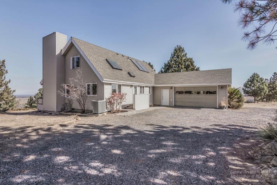 This home is located along a ridge of Sundance neighborhood, giving the new owner panoramic views to the east from the North Cascades to Smith Rock from the wrap-around deck. The open floor plan is perfect and ready for the person who is ready to put on their creative touches! Enjoy the peace and quiet, that this wonderful and established neighborhood exudes.