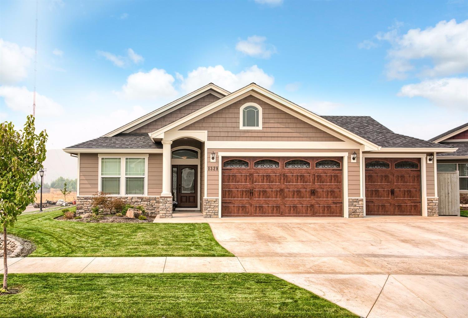 This exquisite East Medford home was built by Bob Fellows Construction. Located in the Stonegate Estates subdivision which boasts the perfect location. This split bedroom floor plan is surrounded by newer homes and shows pride of ownership throughout. It includes a beautifully landscaped front and back yard, over sized covered back patio, pre-wired for a hot tub, fenced yard, additional exterior concrete, granite counter tops, vaulted ceilings, window blinds with drapes also included. Gorgeous use of upgrades & extras and those listed are just a few of them. A truly must tour!