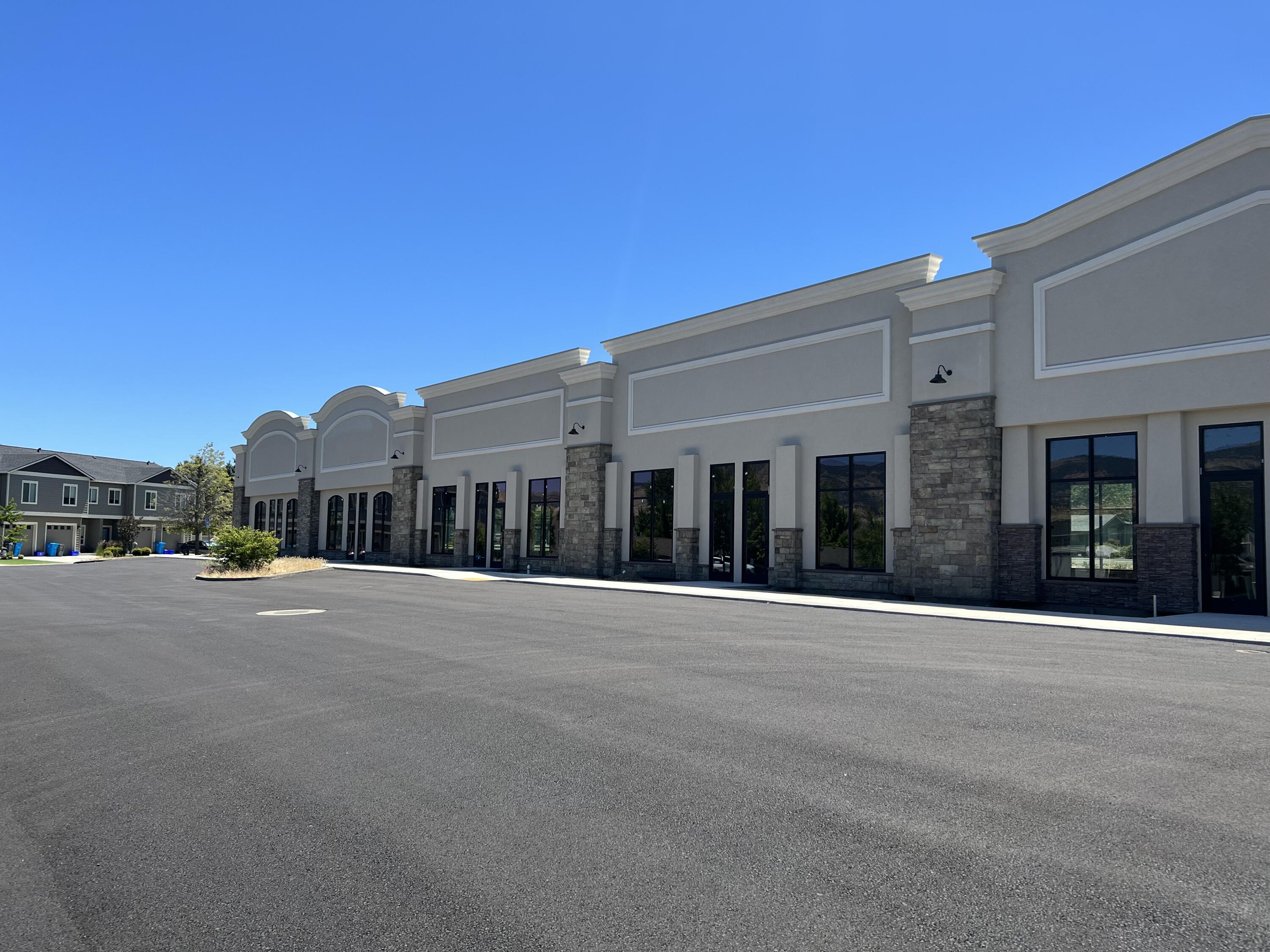 Gorgeous new commercial space in the new Clearview Commercial Building in Talent. Perfect for retail, restaurant, professional office or medical office. Other tenants include: Subway, Domino's and Grab 'n
Go Market. The $18 per square foot rent shown is an annual estimated per square foot rent. Th final rent will vary depending on the tenant improvement requirements. Rent shown does not include monthly common area expense reimbursement. There is approximately 2100 square feet of space still available. This can also be divided into three or four tenant spaces.