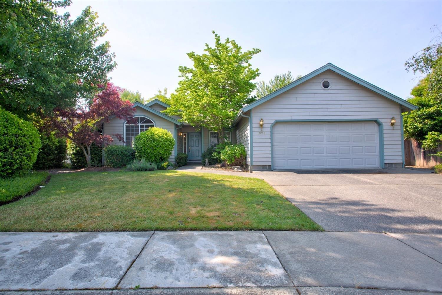Here is a fantastic place to call home, having an open floor plan with 3 bedrooms, 2 bathrooms. The master bedroom opens out into the backyard and a walk-in closet off the bath is spacious. The sunny breakfast nook looks out into a lush yard with privacy, mature trees and landscaping. The kitchen opens into the family room allowing for all kinds of comfortable entertaining and it opens onto the outdoor patio with pergola. This home is close to all of the local amenities Grants Pass has to offer and is near the Reinhart All-Sports Park.