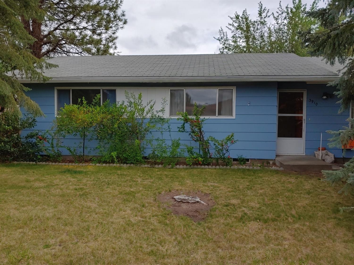 Here is a very nice 4 bed 2 bath Perry & Day home in the suburbs! This super nice home has mature trees and is on a quiet street, rela in the fenced back yard with a covered patio and BBQ with friends and family, open kitchen looks right into the family room and the home also has a large living room as well. Come take a look at this one.