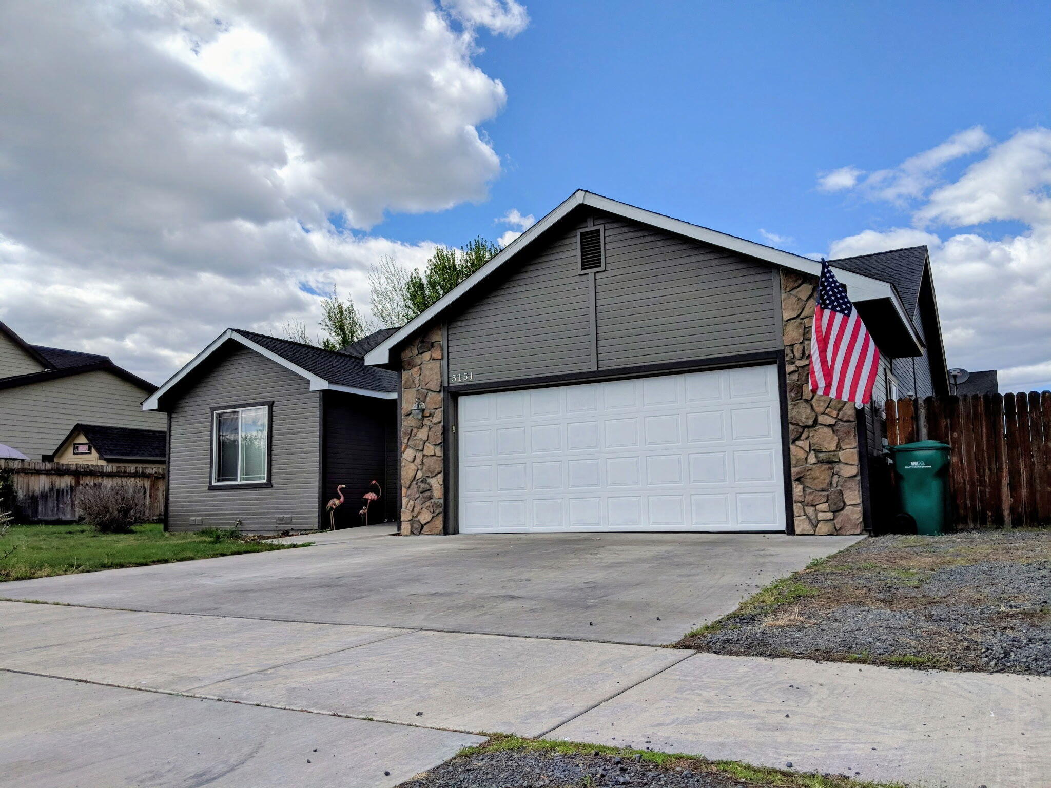 Welcome to this inviting 3-bedroom, 2-bathroom single-level home located in one of Klamath Falls' most desirable neighborhoods. Just minutes from the air base and close to shopping and everyday conveniences, this home offers a practical layout with an open living area, a functional kitchen, and a comfortable primary suite. The single-story design adds ease of living, and the backyard provides space to relax or create the outdoor area you envision.
Klamath Falls continues to grow with strong job stability, year-round recreation, and an average of 300 days of sunshine—making it an appealing place to call home.