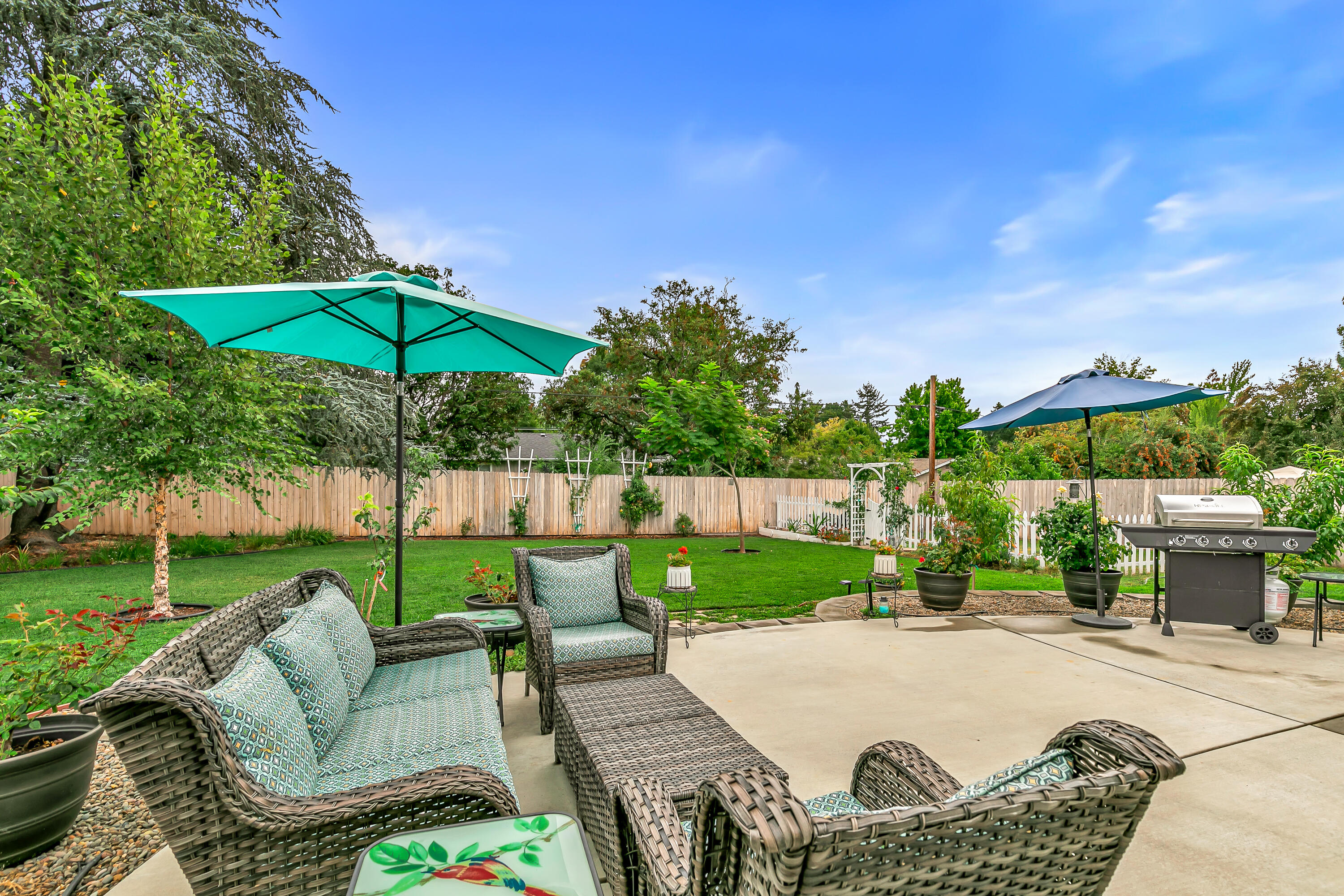 Country Club Manor - Residential