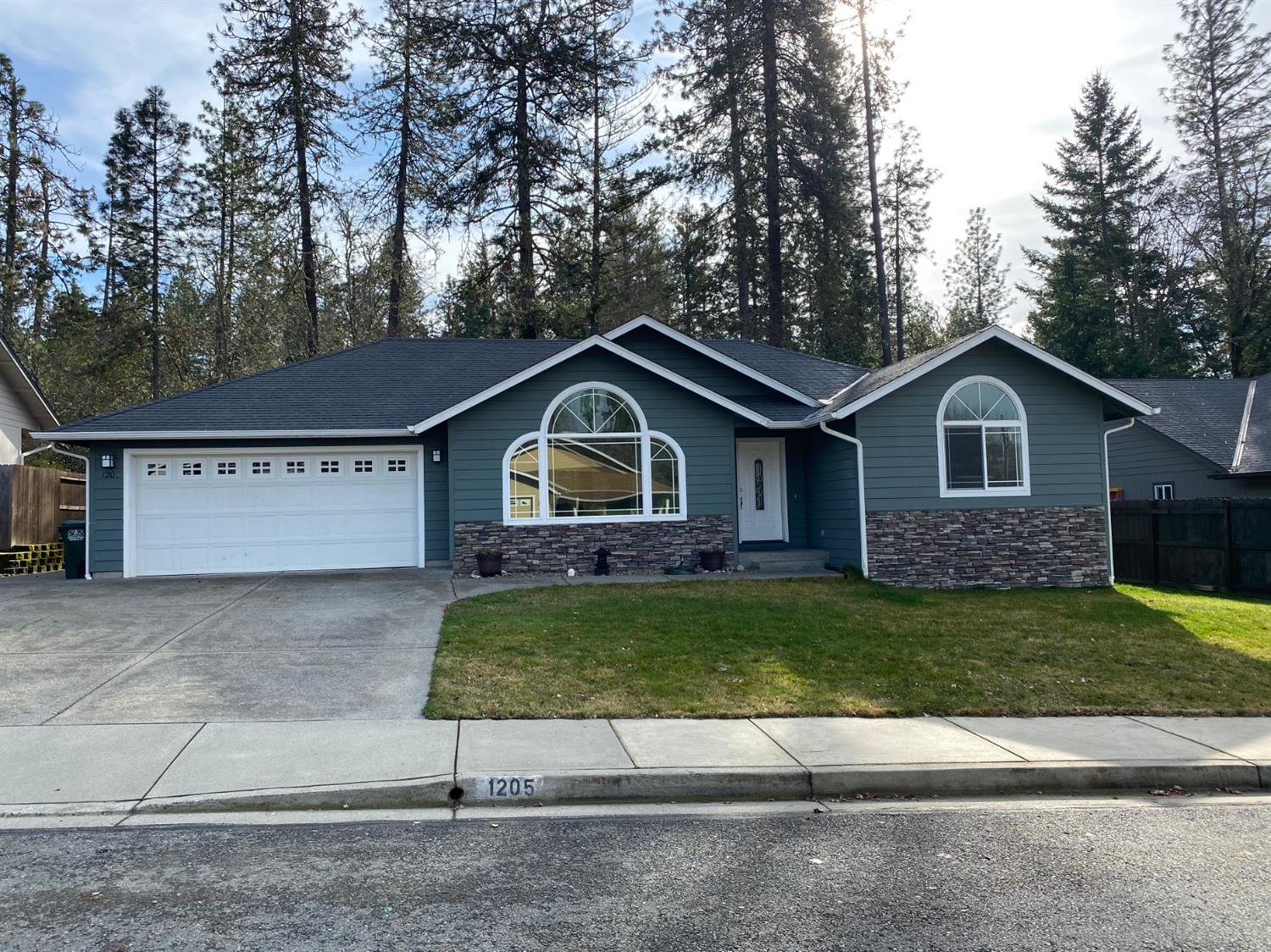 MOTIVATED Seller! This beautiful home is move-in ready 4 bedroom home & has been lovingly maintained by its original owners. Built in 2004, this home sits in one of the most desirable areas in town. Sited in District 7 school district, it is less than 5 minutes to Asante Three Rivers Hospital, various medical providers, shopping, dining, theaters & the picturesque Grants Pass Golf Club. Private entrance behind the home to the popular Cathedral Hills (400 ac. of BLM land) w/ easy access to scenic walks, hiking & biking on established trails w/ great mountain views.