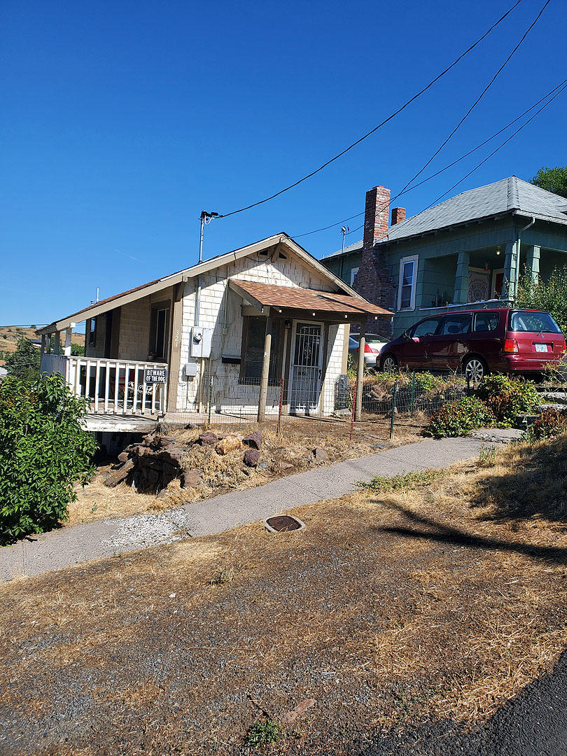 Potential, Potential, Potential!  One Bedroom, 1 bath home, situated close to downtown, buslines and shopping.  Zoned MDU!!  Detached garage on a large lot.  Fixer upper, as is sale.  Schedule your showing now, and grab it before it is gone!