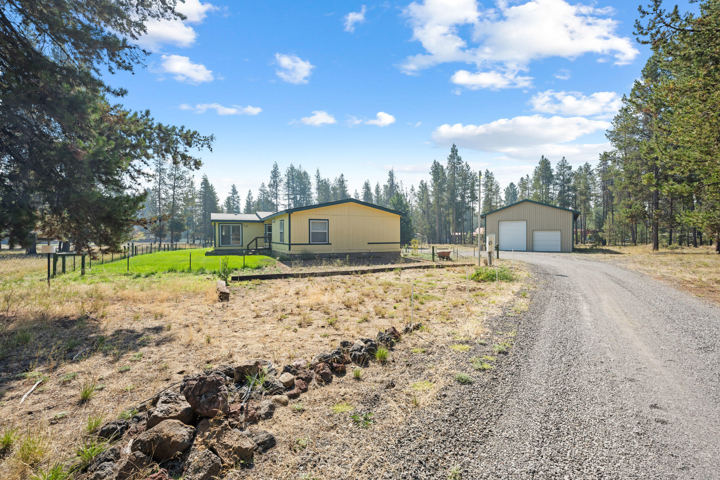 Los Pinos - Residential