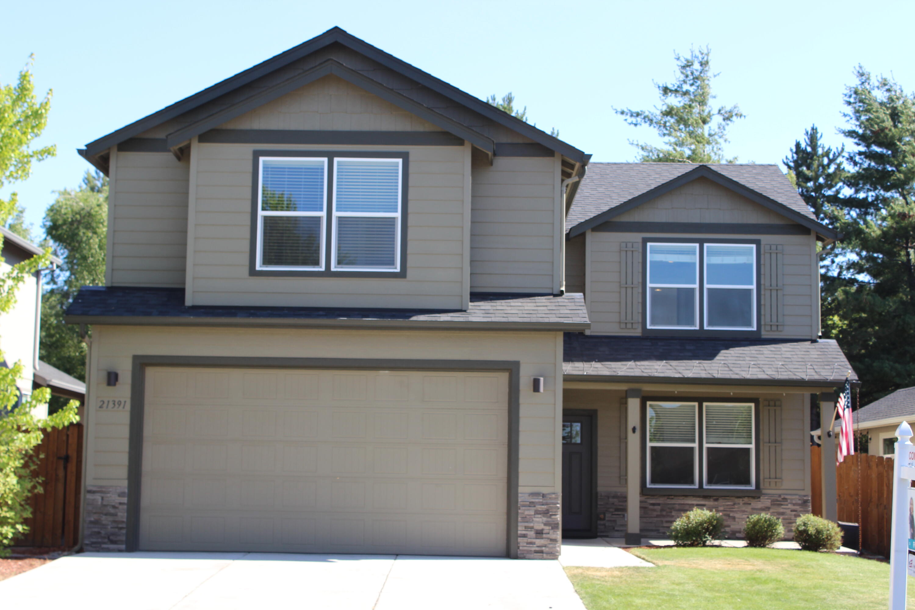 NE Bend MUST SEE that motivated homeowner has priced to sell!

One owner, a rare 5 full bedroom/4 full bathroom, with space for everyone. Open downstairs floor plan ( full bedroom/bathroom on main level), matching granite countertops throughout the entire home.  Private Jr Suite would make a great bonus/family room or for multi generational living - has full en suite bathroom and large walk in closet.  Primary has a large walk in closet, double vanity, shower, and separate soaking tub. Seller upgrades include heat trays on roof including front gables, downstairs hard wired for surround sound, shelving in kitchen pantry, downstairs bedroom closet, added storage/shelving in garage, covered back patio, natural gas access on back patio for grill or fireplace.  Washer, dryer, and fridge included. $10,000 credit for carpet allowance via closing costs or off the purchase price. 
Gorgeous cascade mountain views and Pilot Butte 4th of July firework show visibility.
