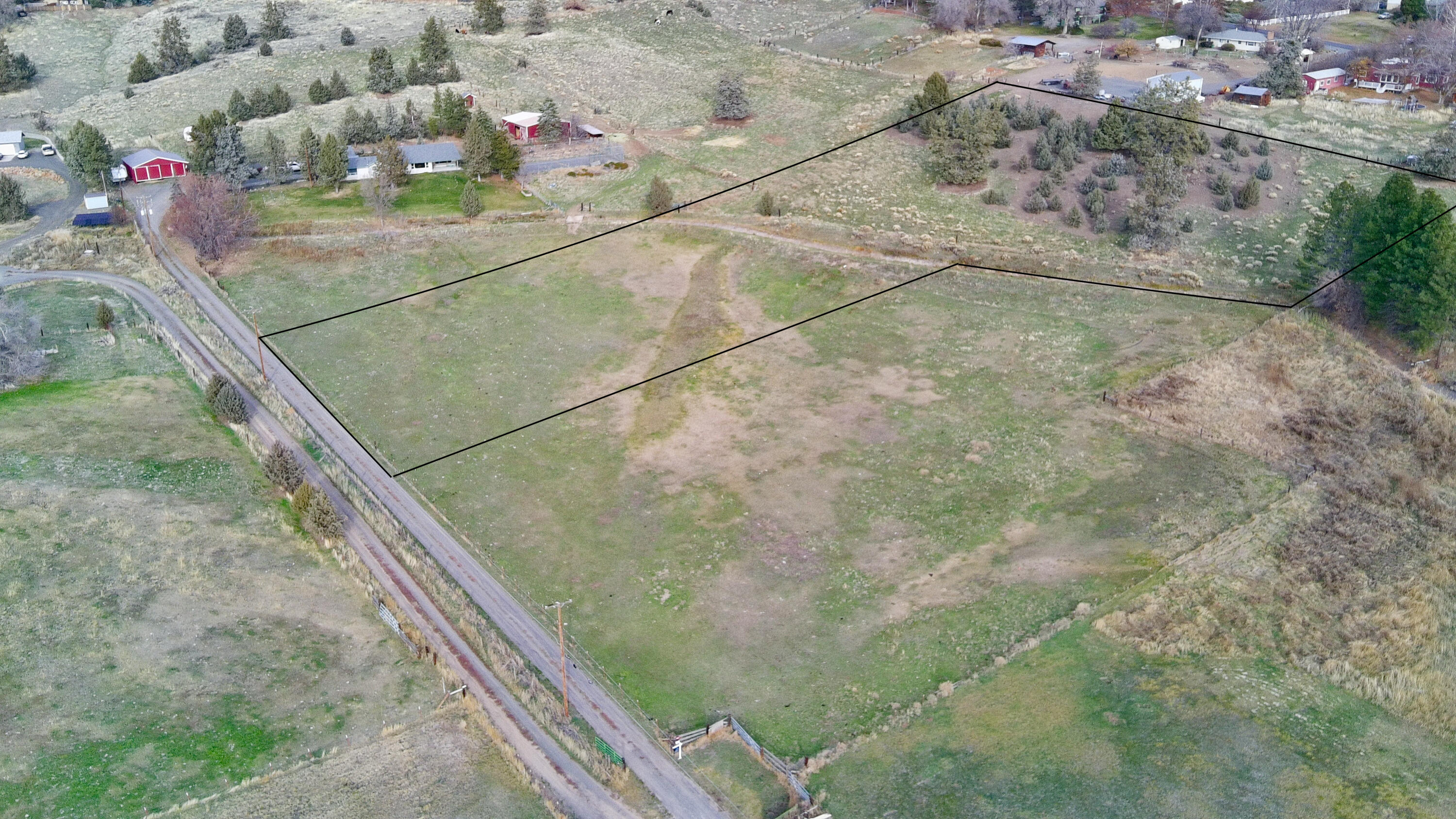 Discover 3.6 acres of opportunity just on the edge of town. This flat, usable parcel comes with water rights, giving you a strong foundation for future building plans. The location offers that perfect balance of country feel and close-to-everything convenience. With plenty of space to design your layout, this property is an ideal spot to bring your dream home—or your whole vision—to life. Whether you're looking to build now or invest for later, the potential here is wide open.
Buyers are responsible for performing their own due diligence regarding zoning, utilities, and permitted uses for the land.