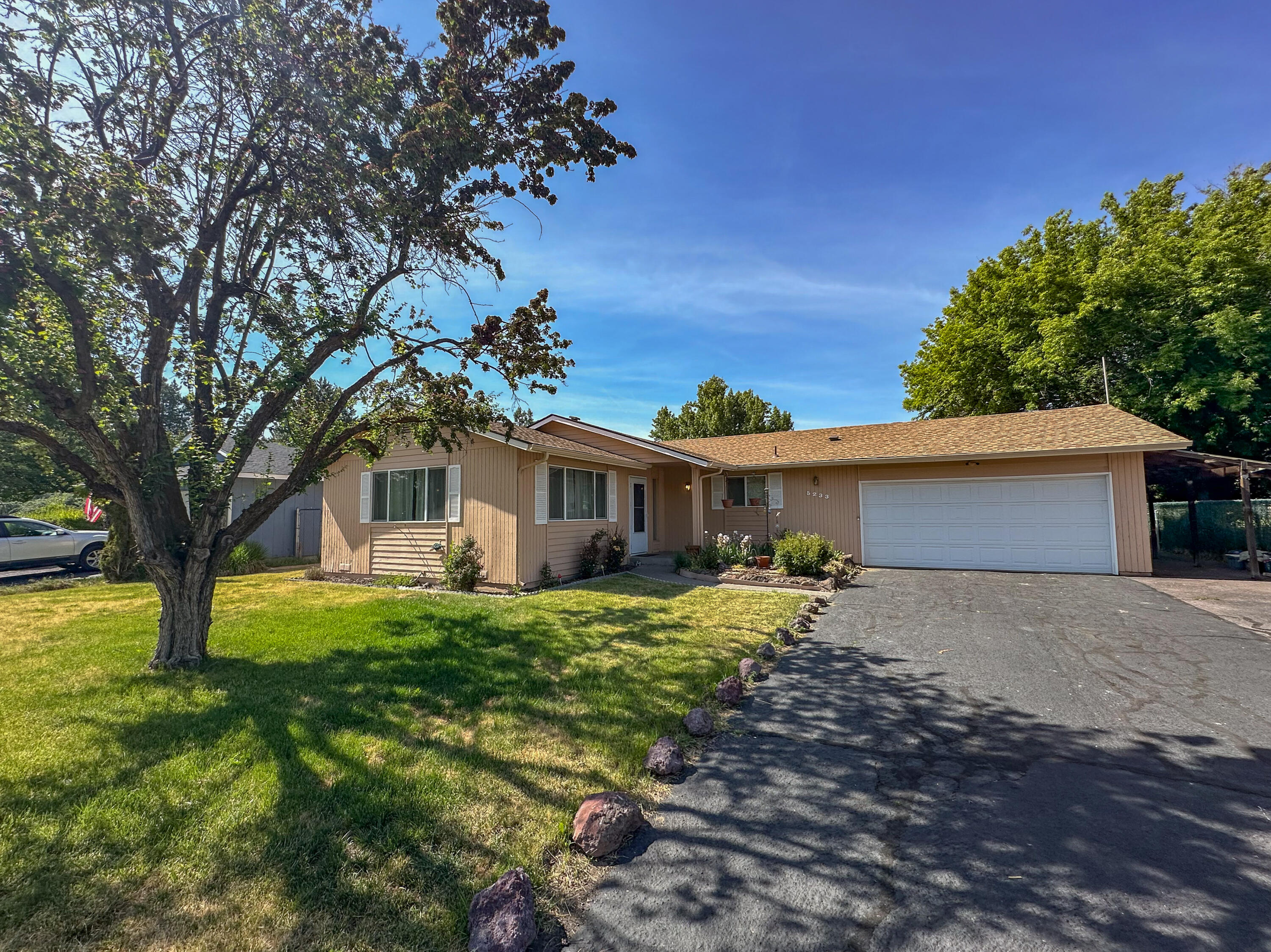 3 Bedroome 2 Bath Home with 1,450 sq/ft attached garage and extra parking.  Large covered back deck, garden shed and horseshoe pit.  Easy to show, come take a look.