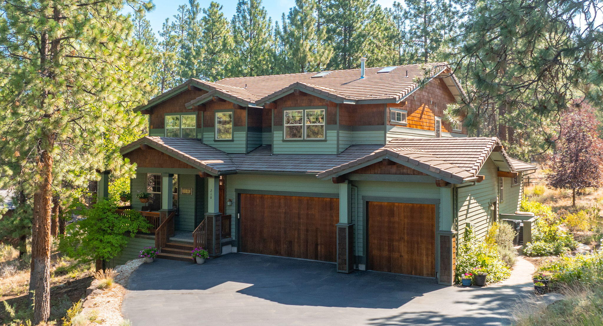 Embrace Westside living from this private .44/ACRE property backing to local's favorite, Overturf Park! This spacious 5 BR/4.5 BA home features timeless architectural design and a thoughtful floor plan throughout. Impressive Great Room is the ideal space to gather w/light-filled windows, two dining areas, hardwood floors & access out to the expansive back deck for easy entertaining options. Recently remodeled Chef's Kitchen w/Quartz countertops, sleek backsplash, stainless steel appliances & extensive bar for additional informal dining. Main level Jr. Primary Suite + main level Home Office. Upstairs: Primary Suite w/walk-in closet & remodeled spa-like bath featuring dual Quartz vanity, soaking tub, tile shower & custom built-in cabinetry. 3 additional Bedrooms (one en suite) + 4th full Bath. Generous 3 car garage. Step out your back door and enjoy immediate access to Cascade Highlands Trail, Overturf Park and excellent proximity to Westside schools, Northwest Crossing & Downtown Bend.