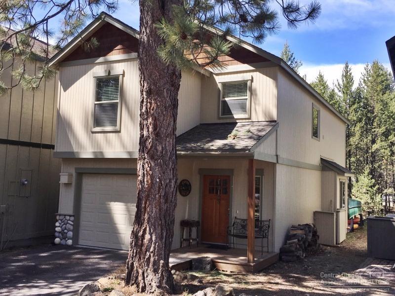 Nice home located in he beautiful River Meadows Community; across the street from the Deschutes River and the Riverfront Biking/Walking Path. An outstanding location to enjoy an active outdoor lifestyle...it's all literally just outside your door. Weather you work from home, commute to Bend (30-35 minutes), retired, second home owners or investing in a vacation rental-it fits the bill. Please come and take a look, walk the paths, enjoys the views, and give our drinking water a try.
