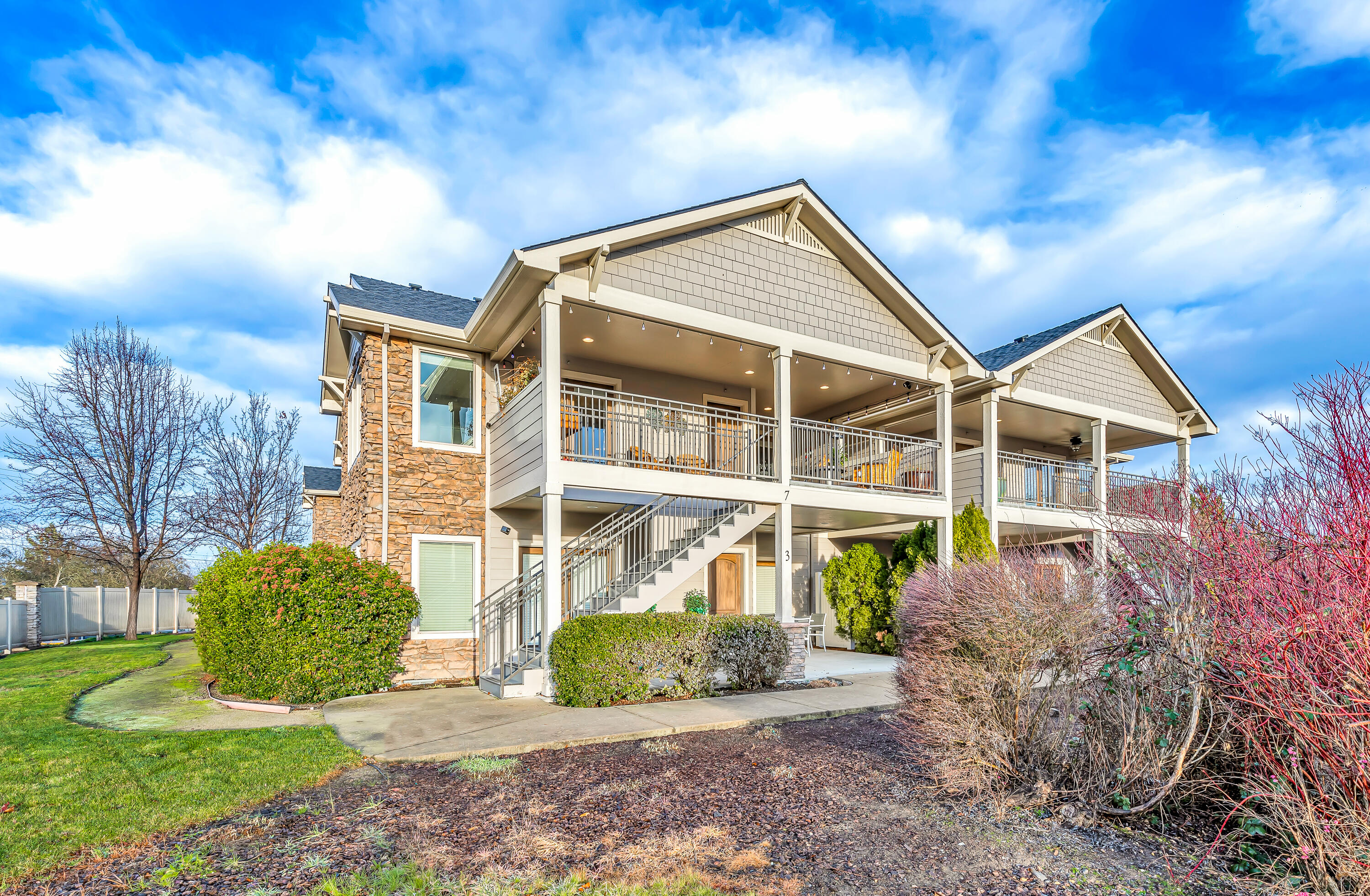 Discover the ultimate luxury living experience in East Medford! This stunning FULLY FURNISHED condo boasts a spacious east-facing front porch with French doors and a smart lock formal entryway. As you step inside, you'll be greeted by the open-concept living room featuring a beautiful stone fireplace, vaulted ceilings, and an updated kitchen with stainless steel appliances, gas range, and a top-of-the-line refrigerator. The primary bedroom is a dream come true with its additional balcony and breathtaking mountain views, large bathroom, and oversized walk-in closet. The recently updated flooring and brand-new washer and dryer add to the convenience and comfort of this home. Take advantage of its prime location, just minutes away from amazing golf courses, gyms, shopping centers, and restaurants. Don't miss out on this incredible opportunity for easy and luxurious living!