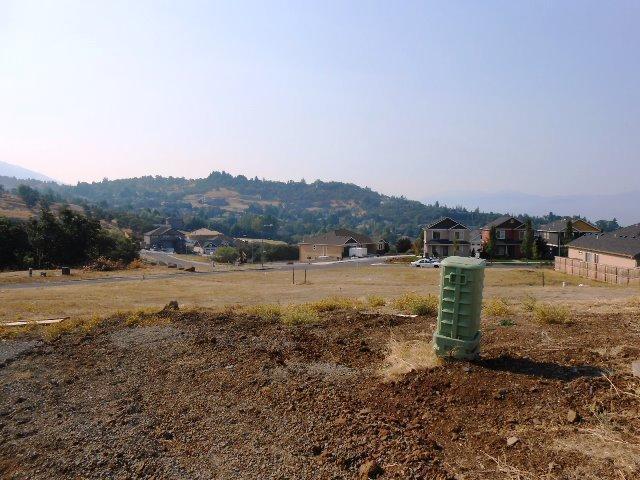 Views! Great location to build your dream home, views of city lights, mountains and the beautiful valley.